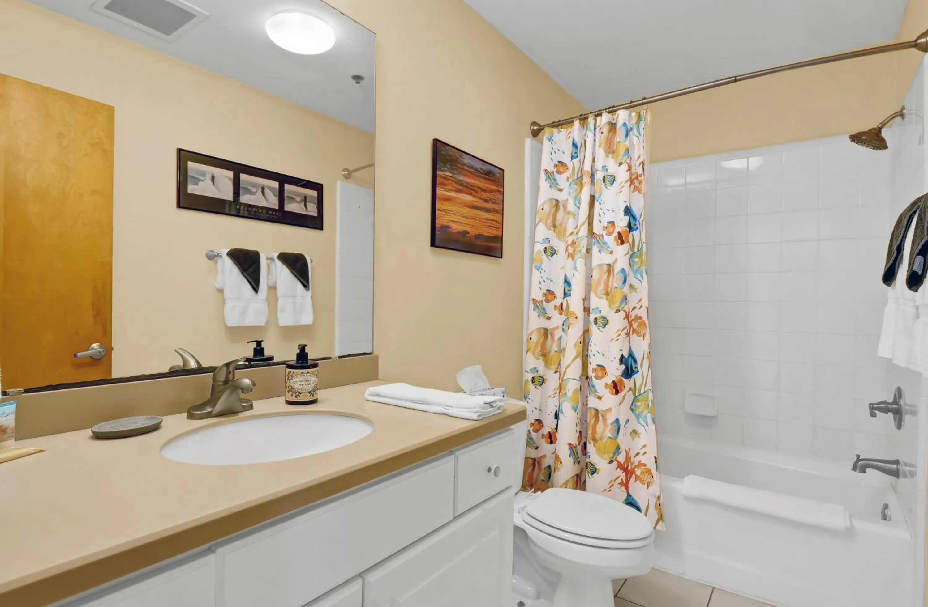 Shower in Sandpeddler Inn and Suites