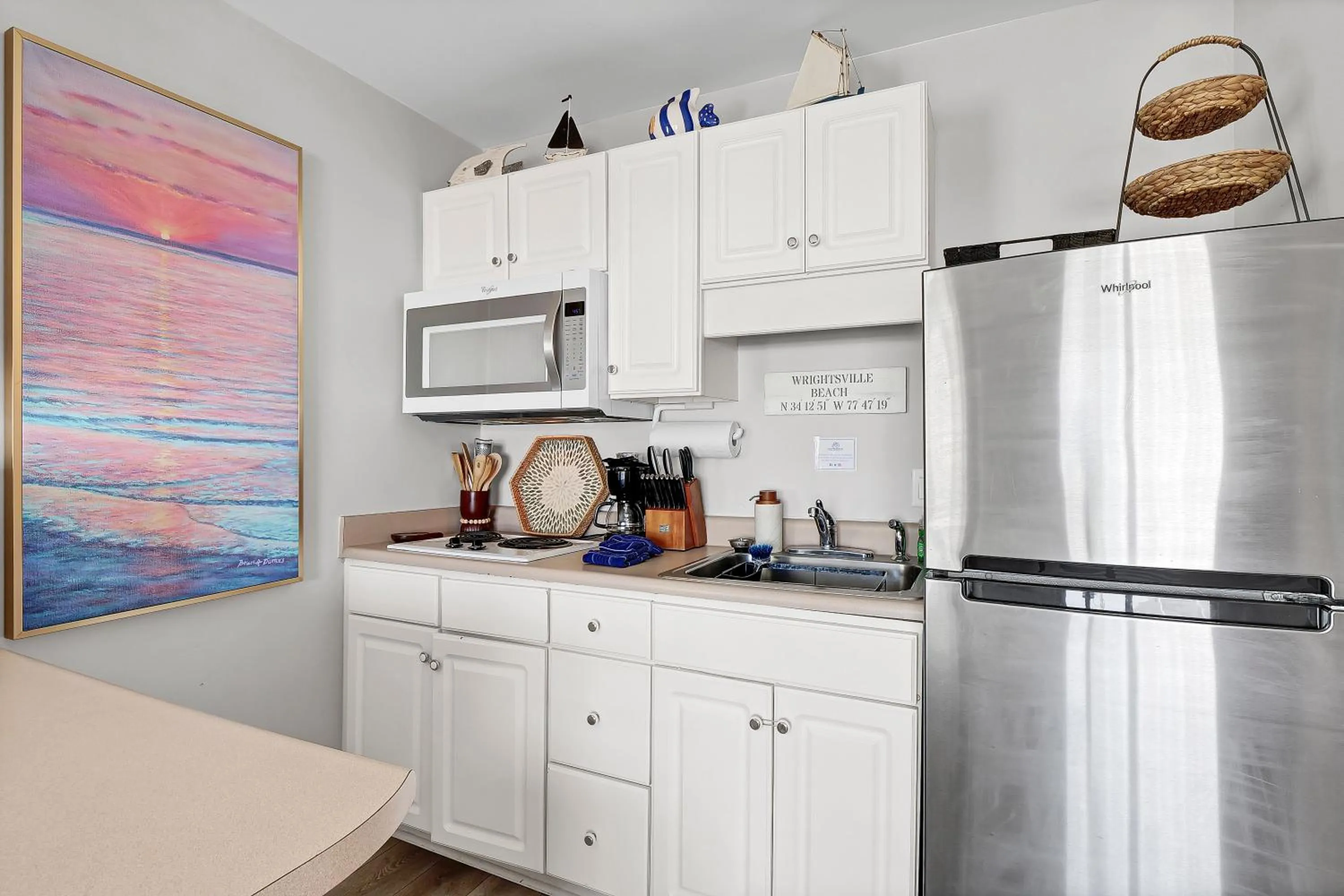 Kitchen or kitchenette in Sandpeddler Inn and Suites