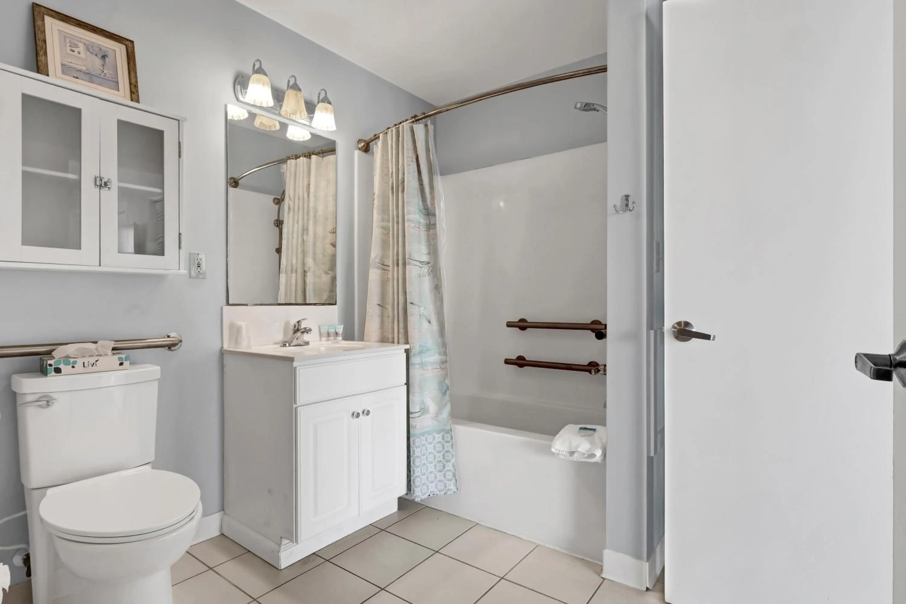 Shower in Sandpeddler Inn and Suites