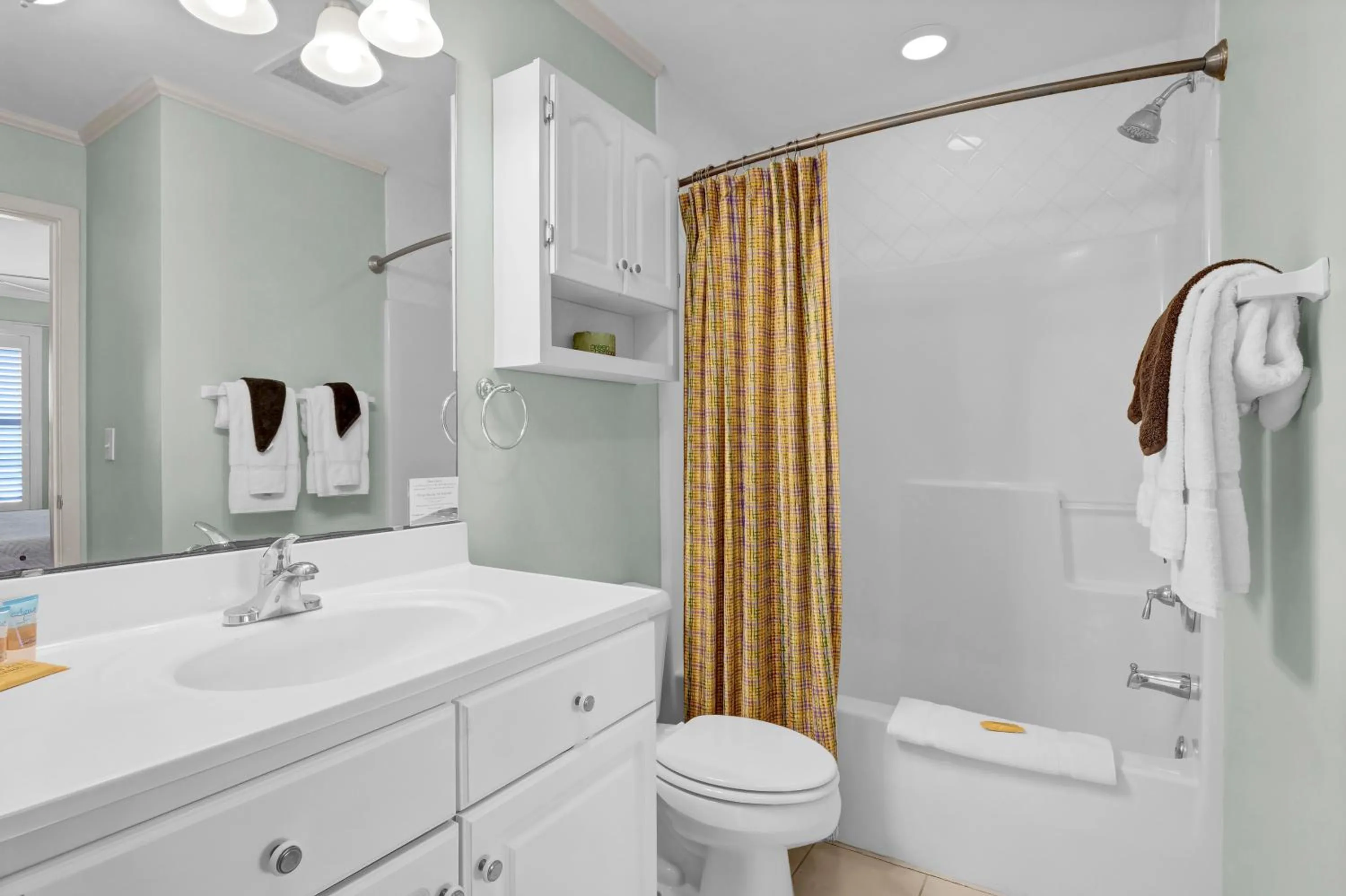 Shower in Sandpeddler Inn and Suites