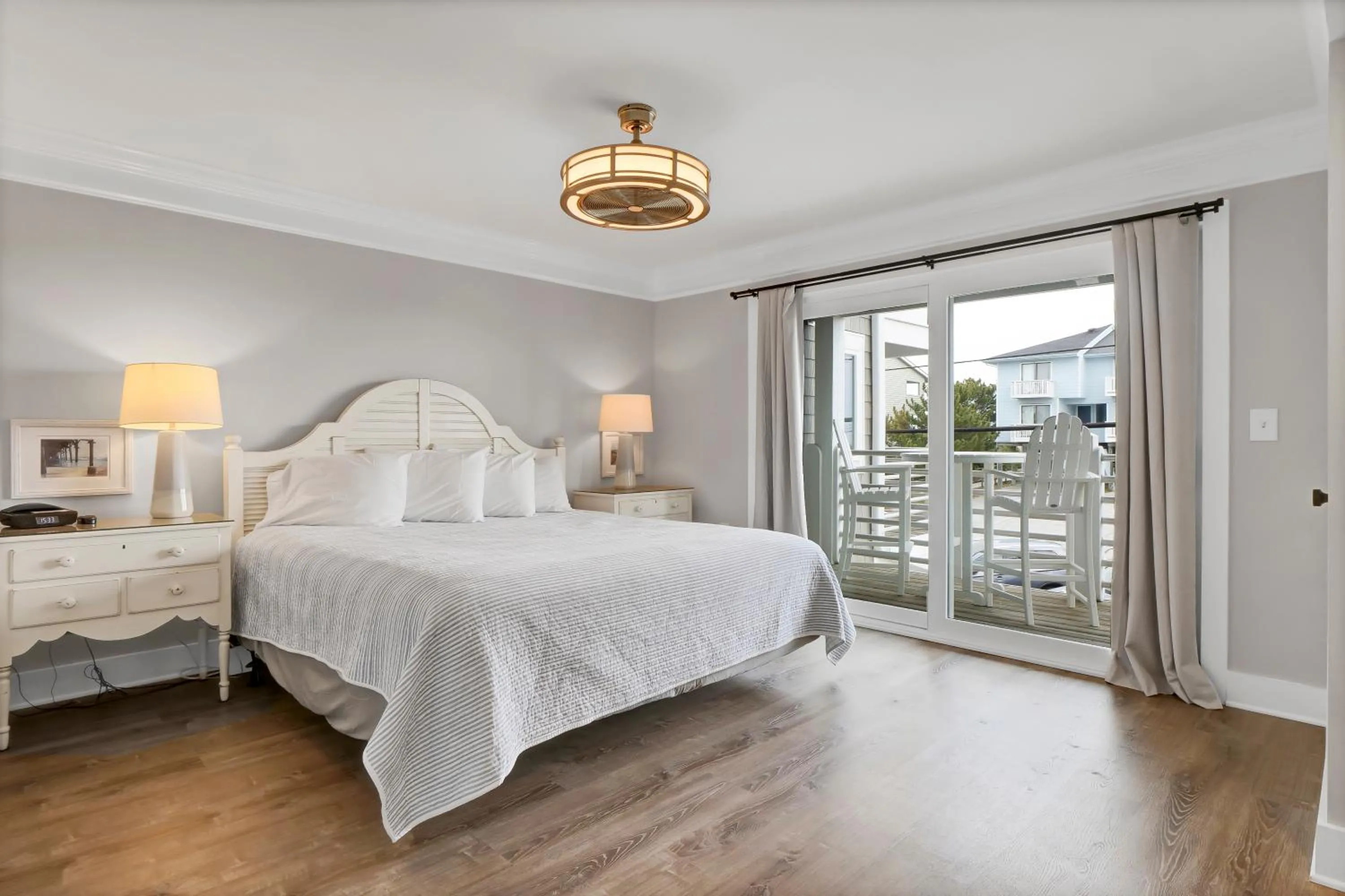 Bedroom, Bed in Sandpeddler Inn and Suites