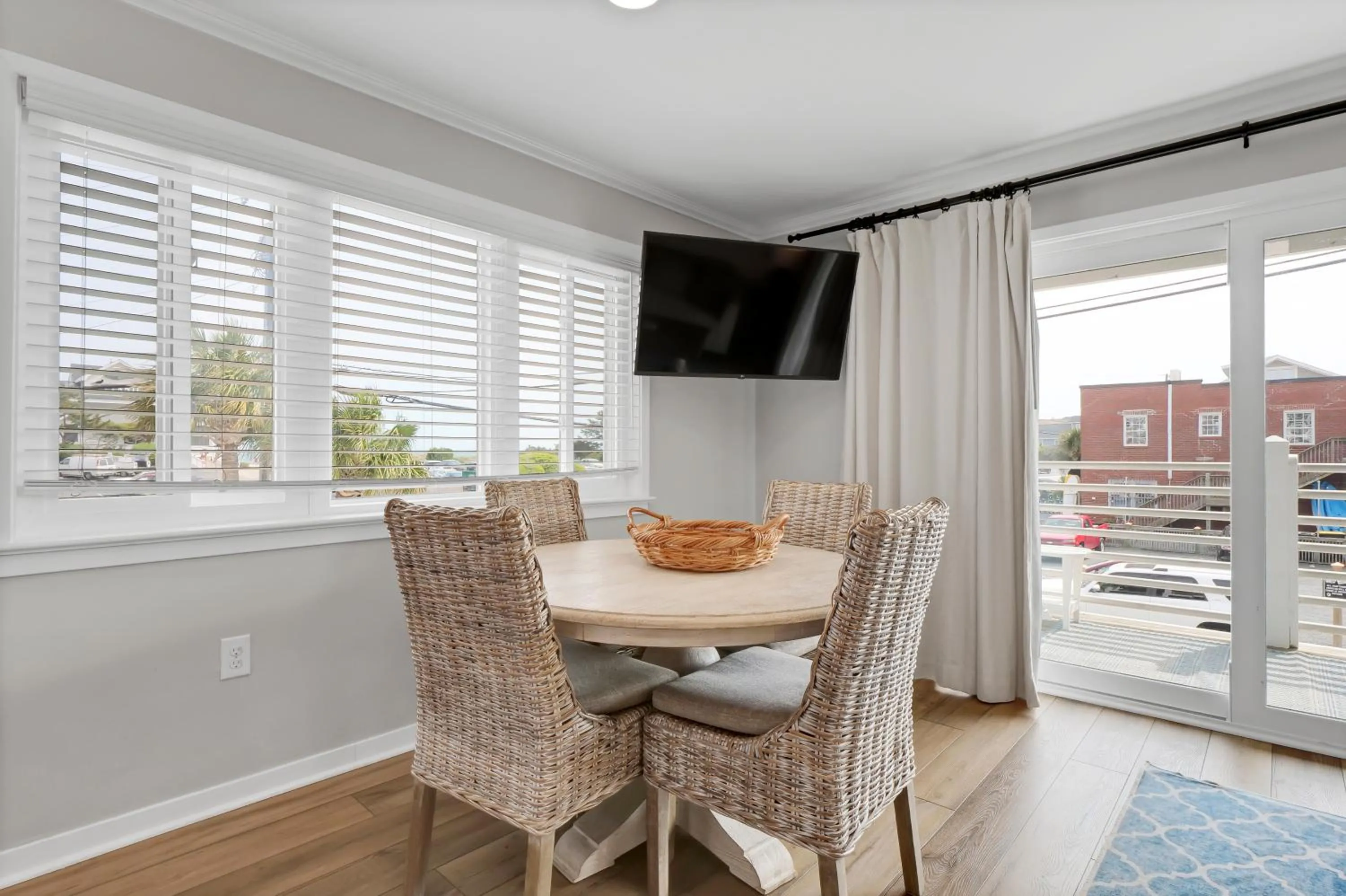 Dining area in Sandpeddler Inn and Suites