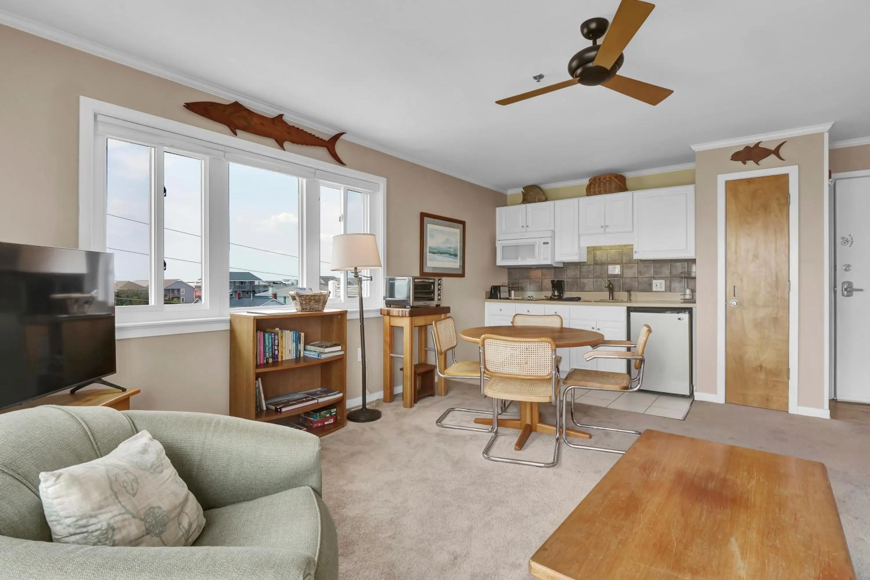 Kitchen or kitchenette in Sandpeddler Inn and Suites