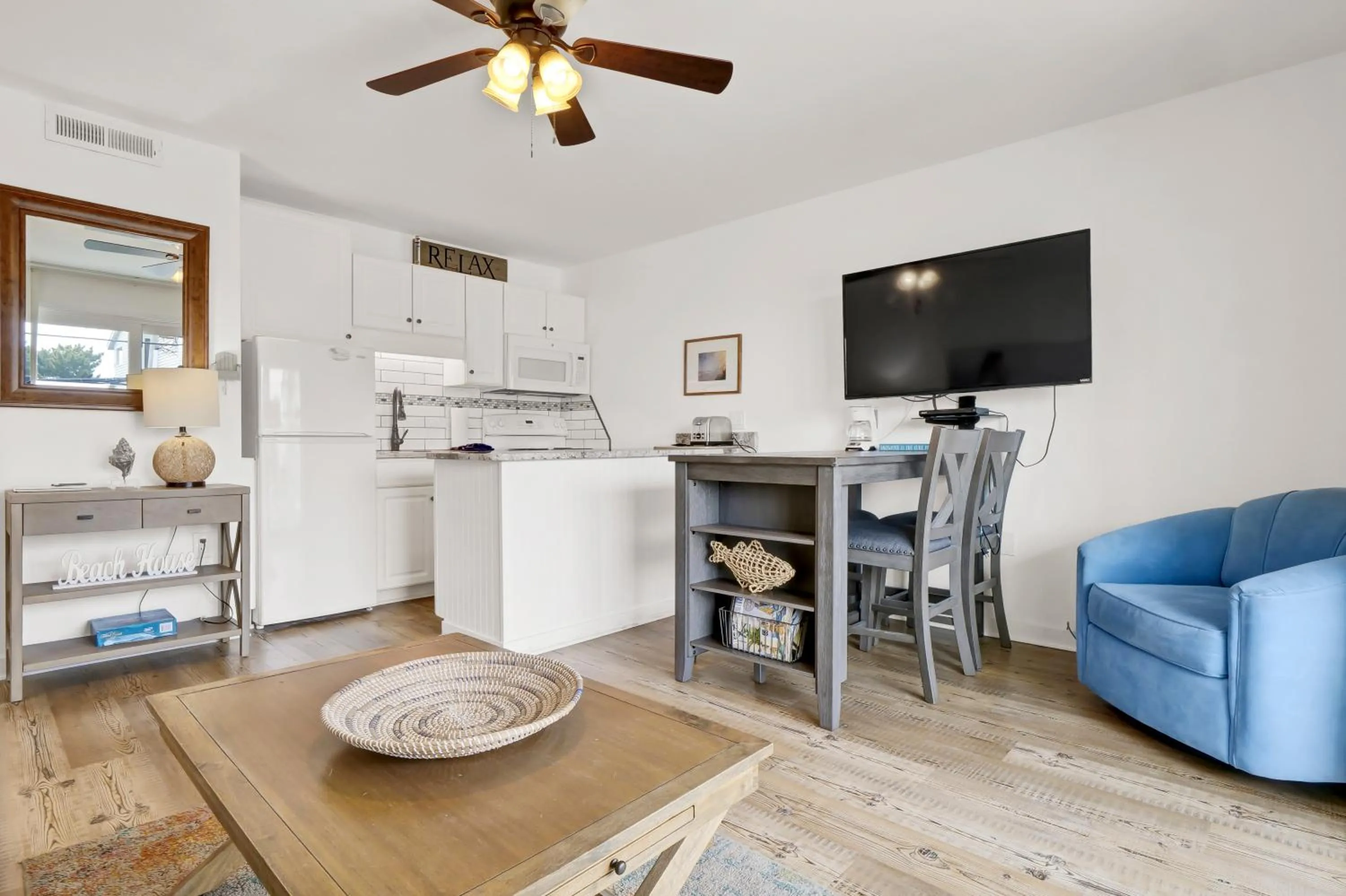 Kitchen or kitchenette in Sandpeddler Inn and Suites