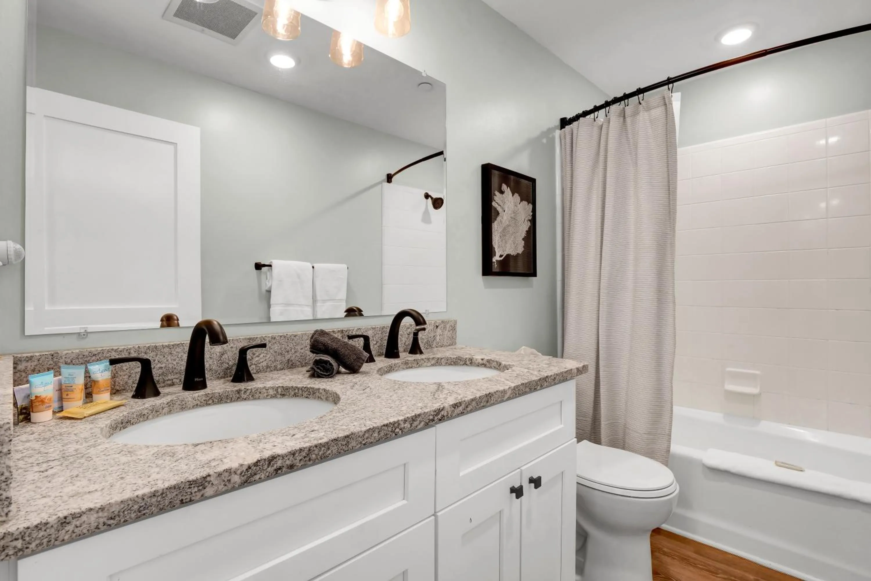 Bathroom in Sandpeddler Inn and Suites