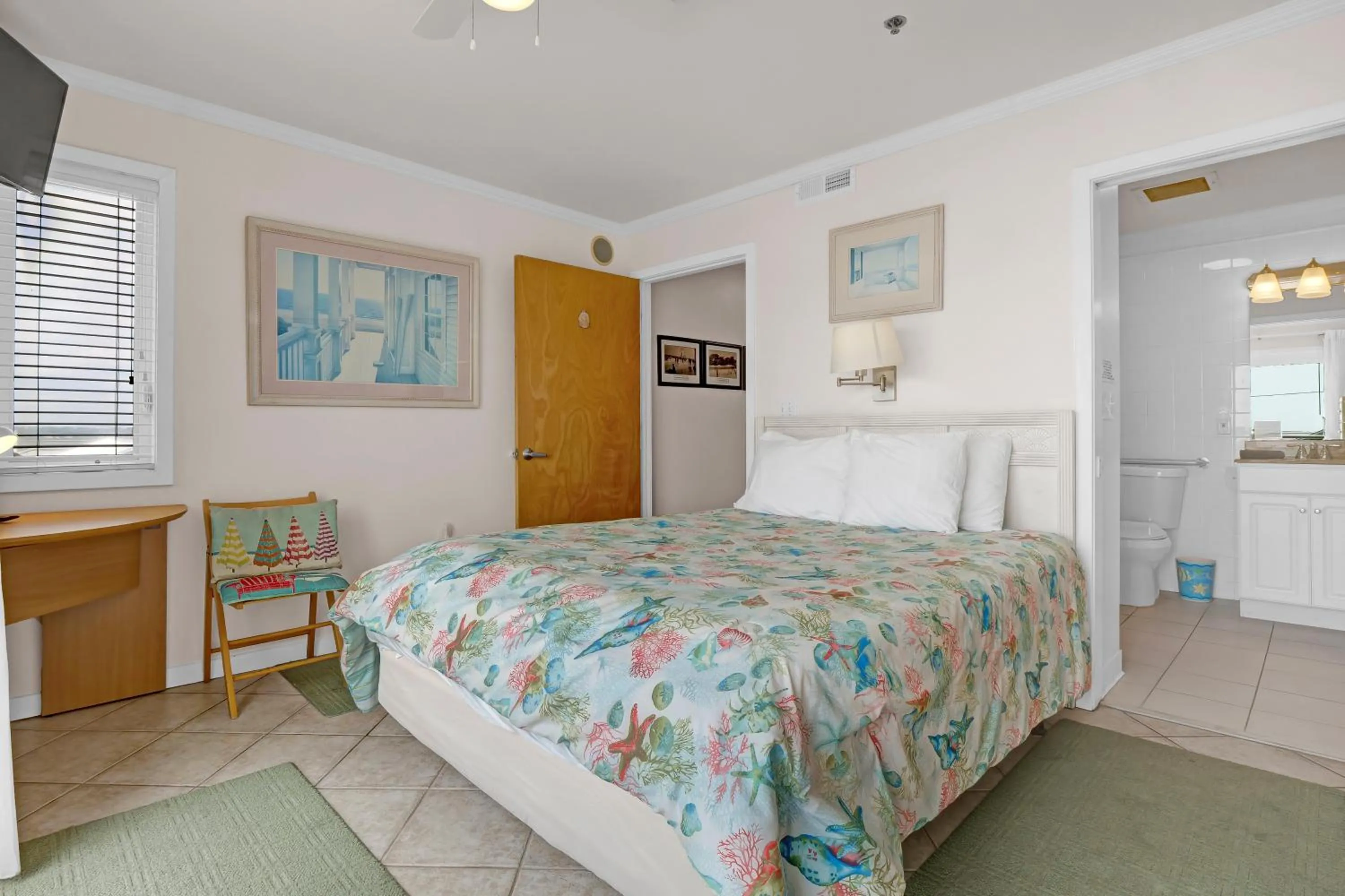 Bed in Sandpeddler Inn and Suites