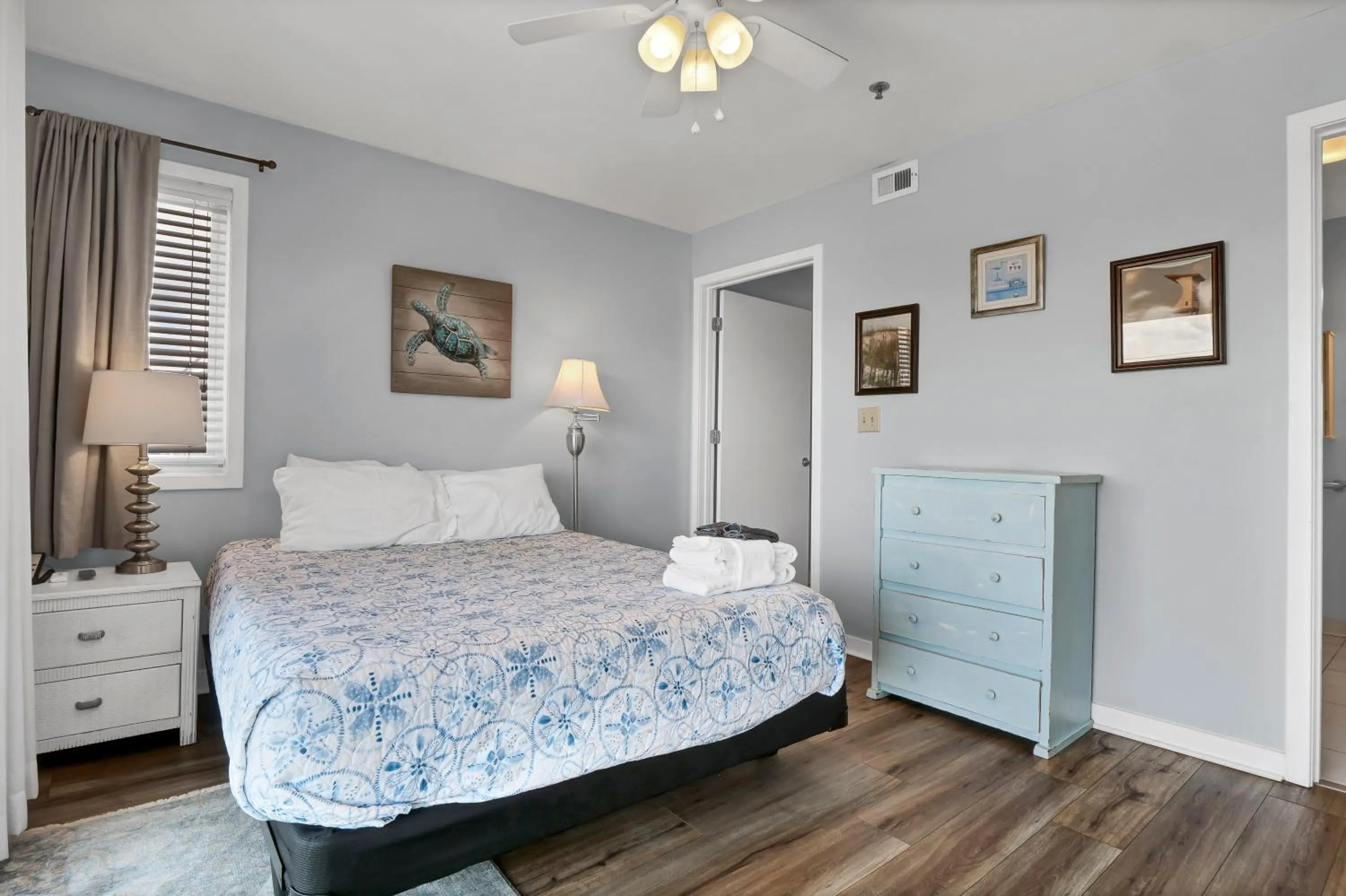 Bed in Sandpeddler Inn and Suites