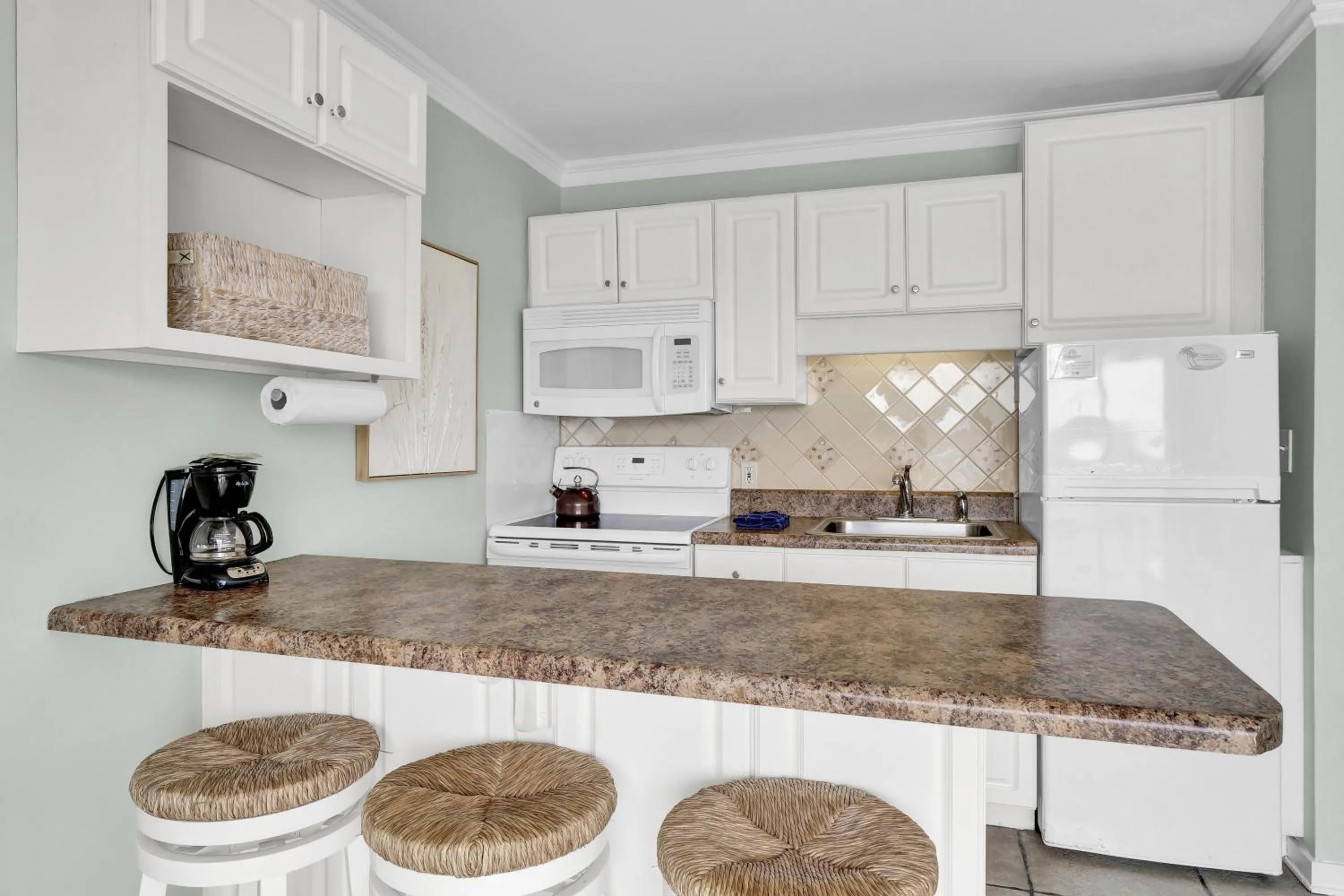 Kitchen or kitchenette in Sandpeddler Inn and Suites