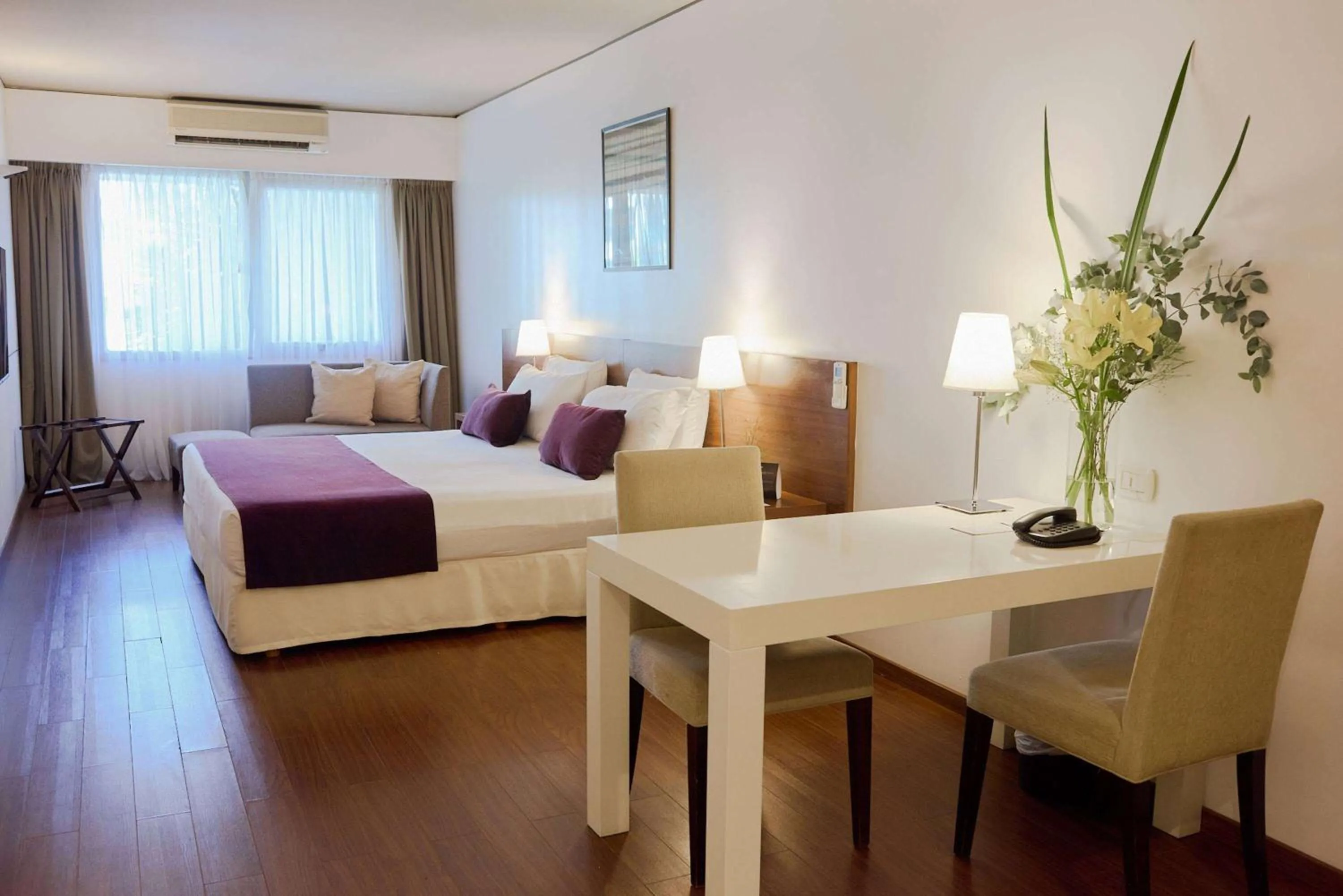 Photo of the whole room, Bed in Dazzler by Wyndham Buenos Aires Maipu