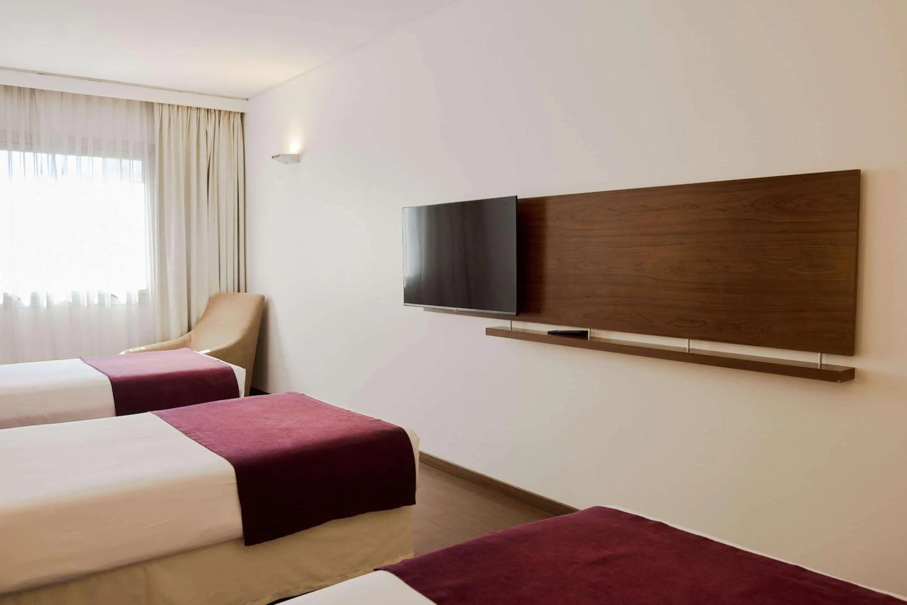 Photo of the whole room, Bed in Dazzler by Wyndham Buenos Aires Maipu