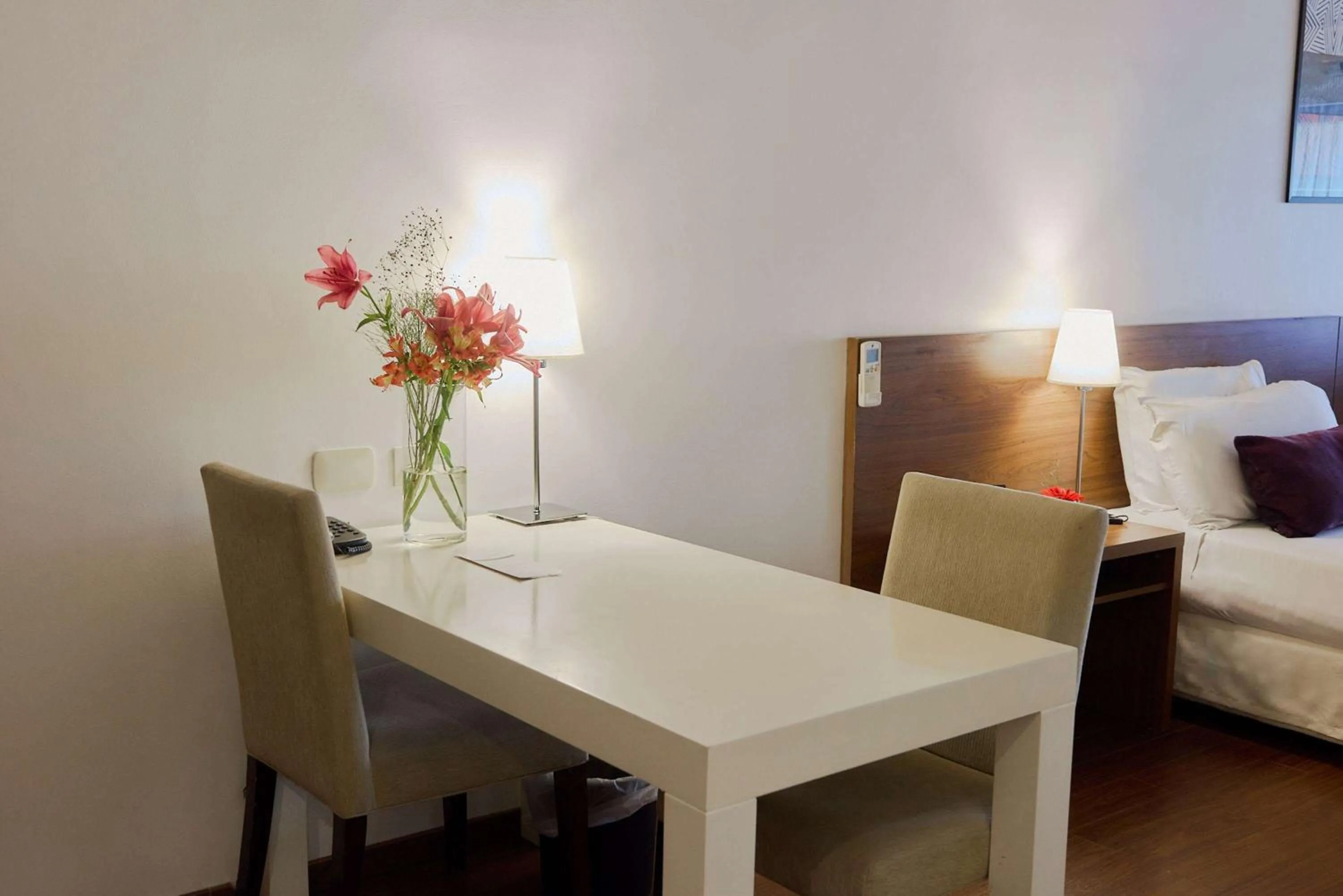 Photo of the whole room, Bed in Dazzler by Wyndham Buenos Aires Maipu