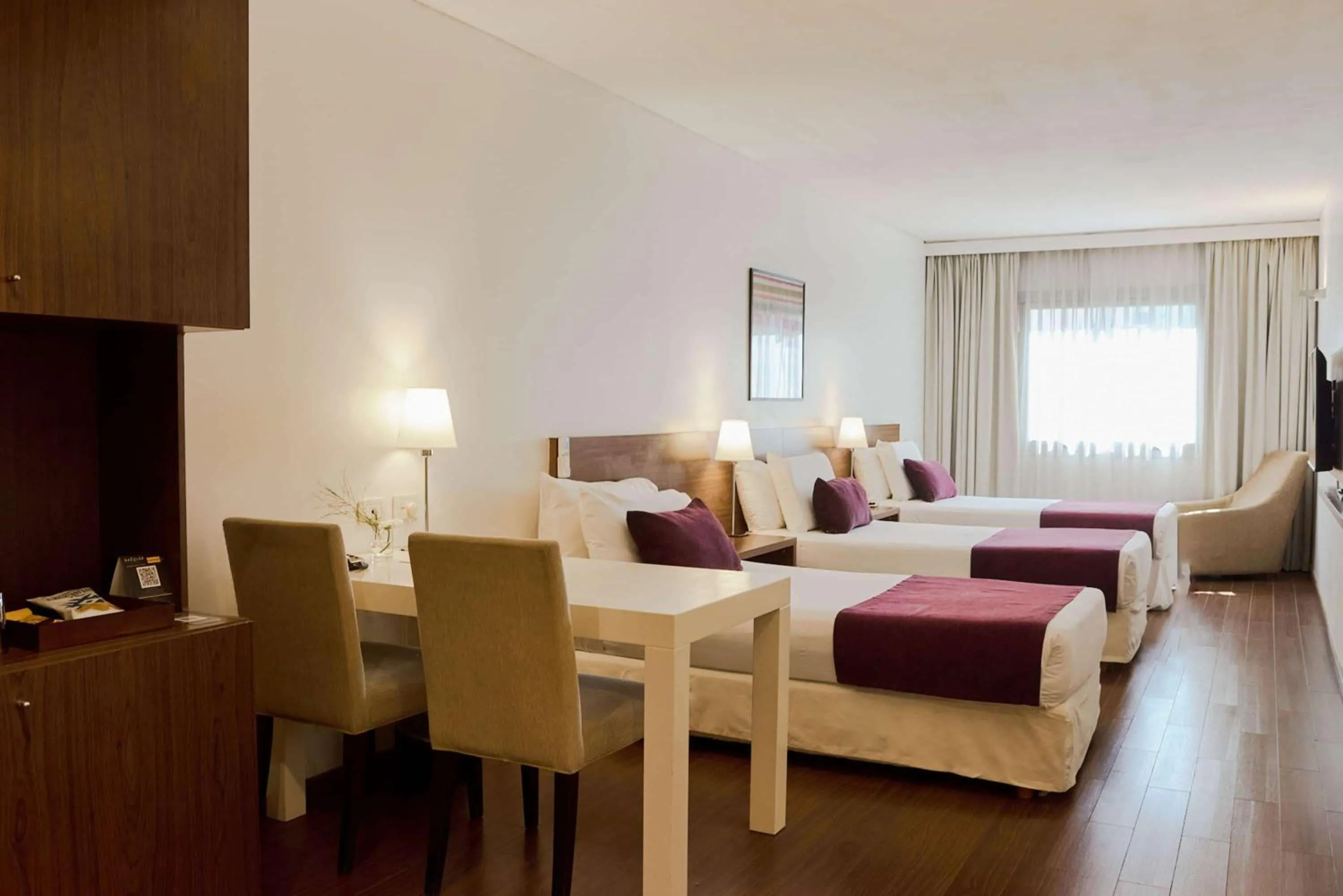 Photo of the whole room, Bed in Dazzler by Wyndham Buenos Aires Maipu