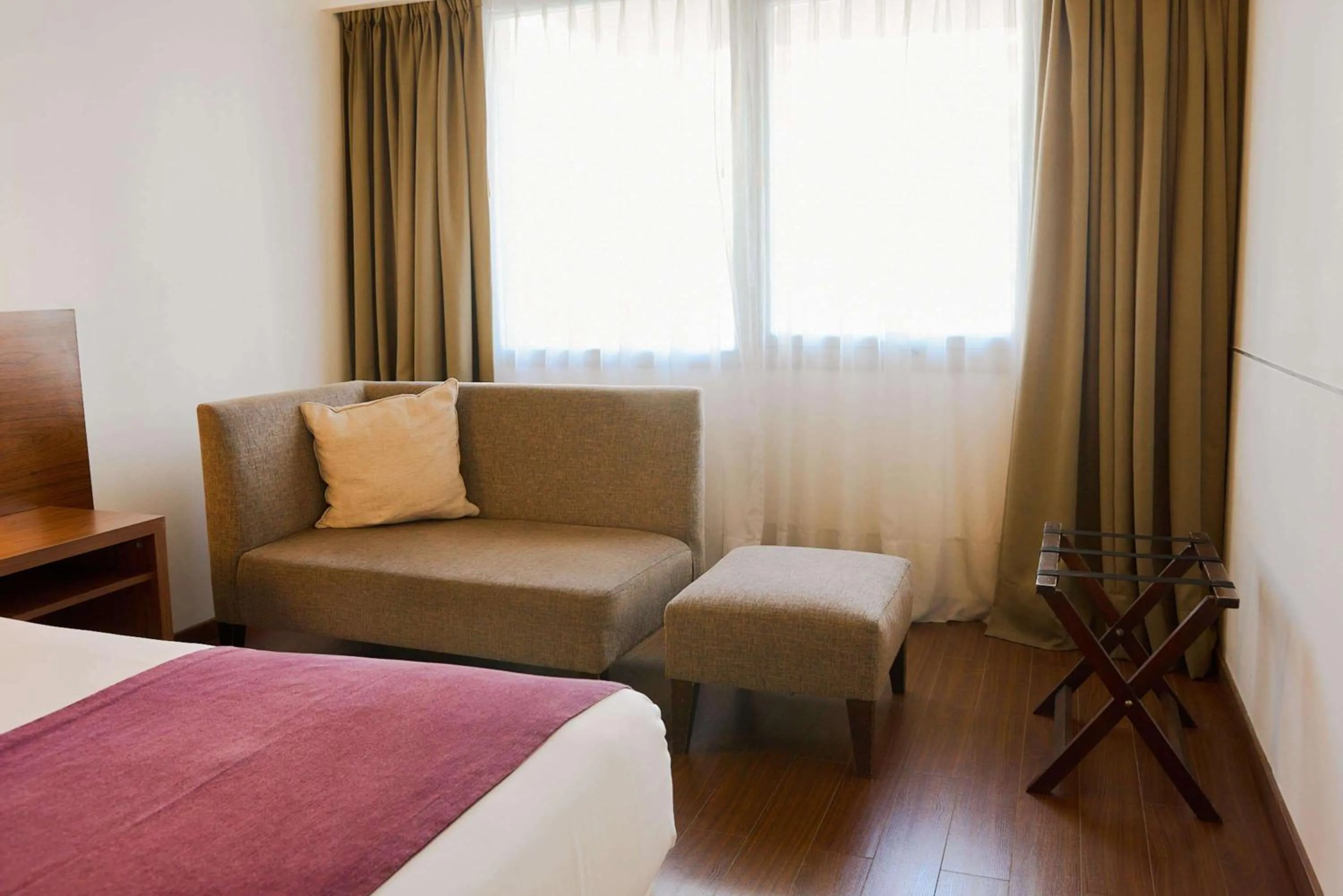 Photo of the whole room, Bed in Dazzler by Wyndham Buenos Aires Maipu