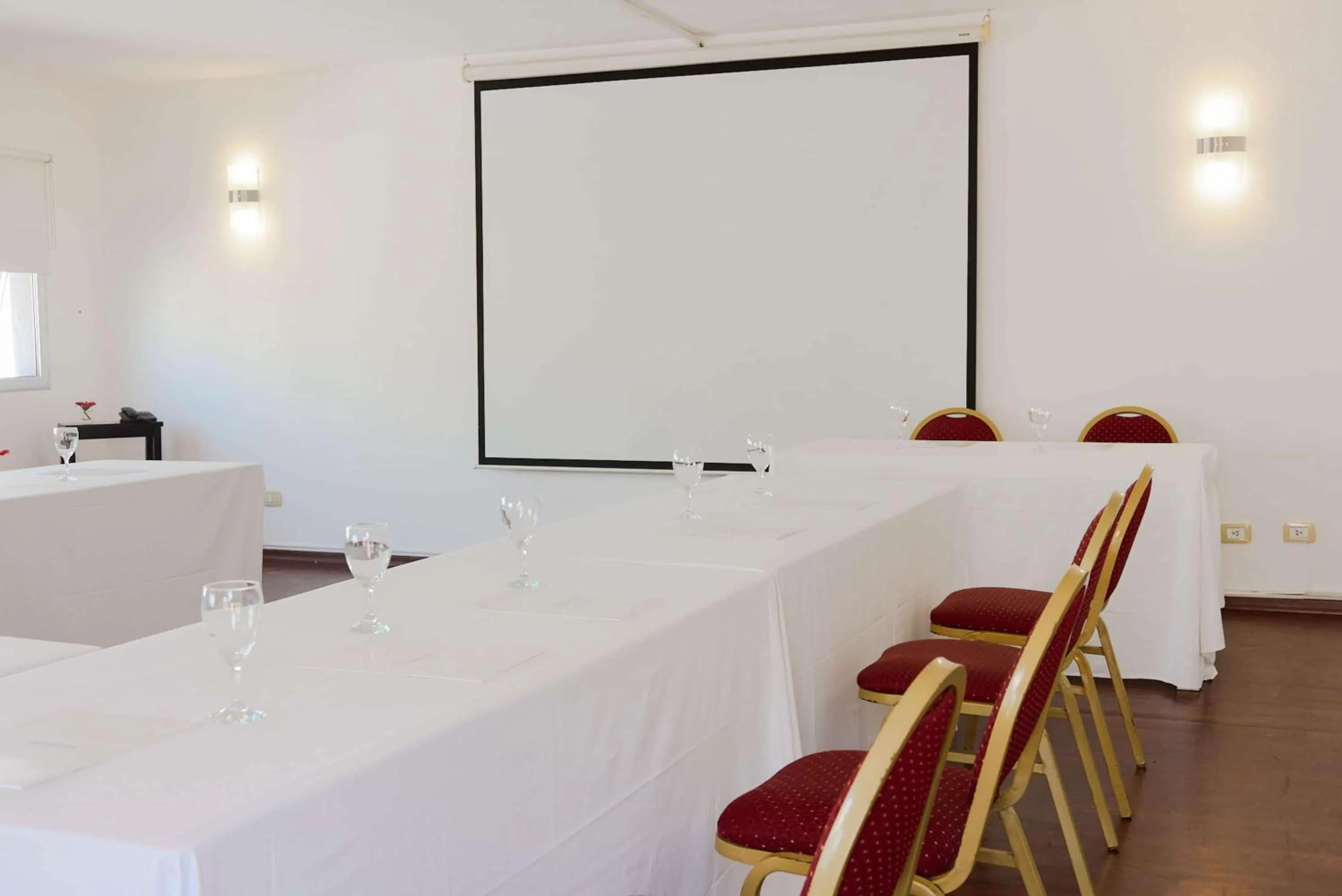 Meeting/conference room in Dazzler by Wyndham Buenos Aires Maipu