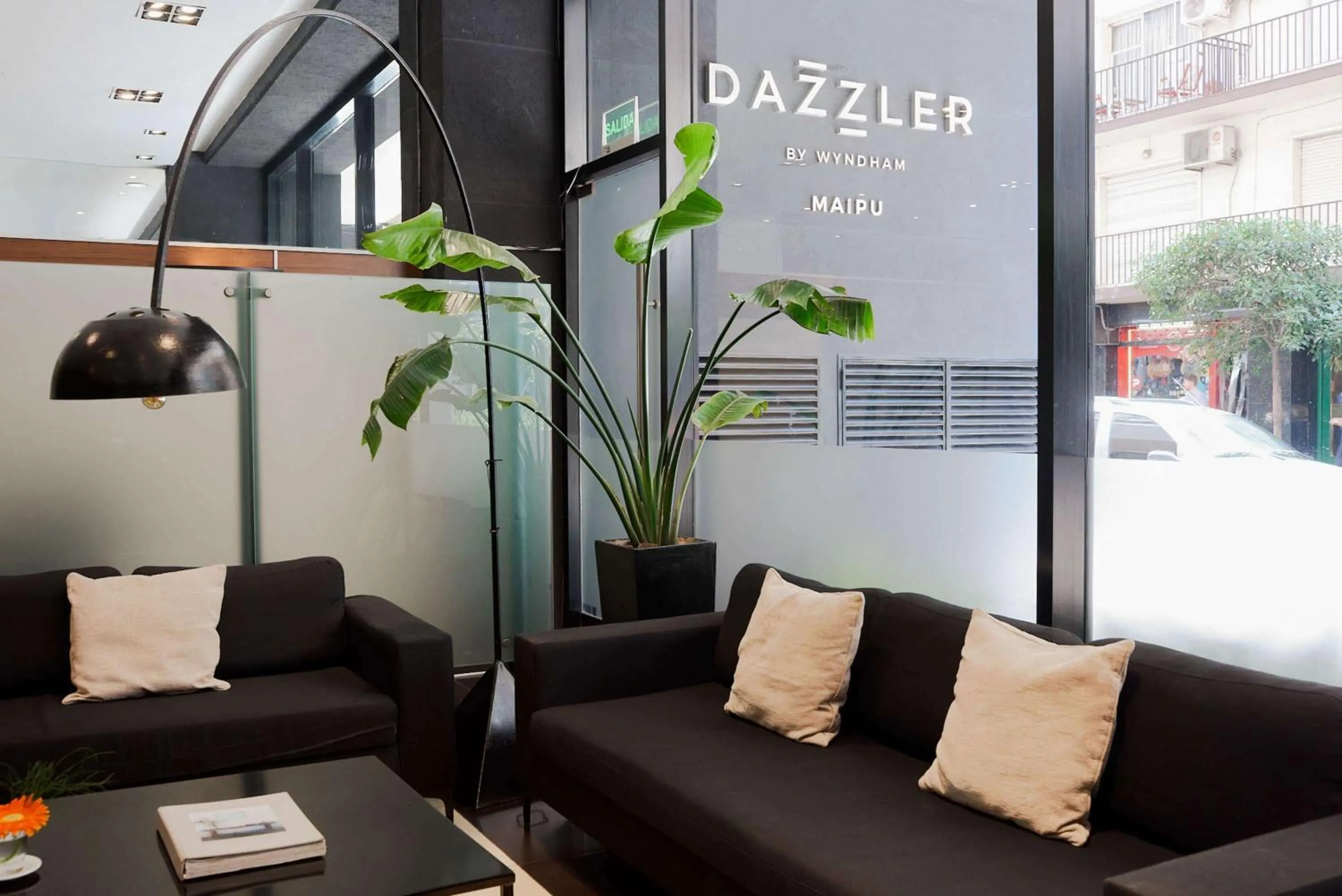 Lobby or reception in Dazzler by Wyndham Buenos Aires Maipu