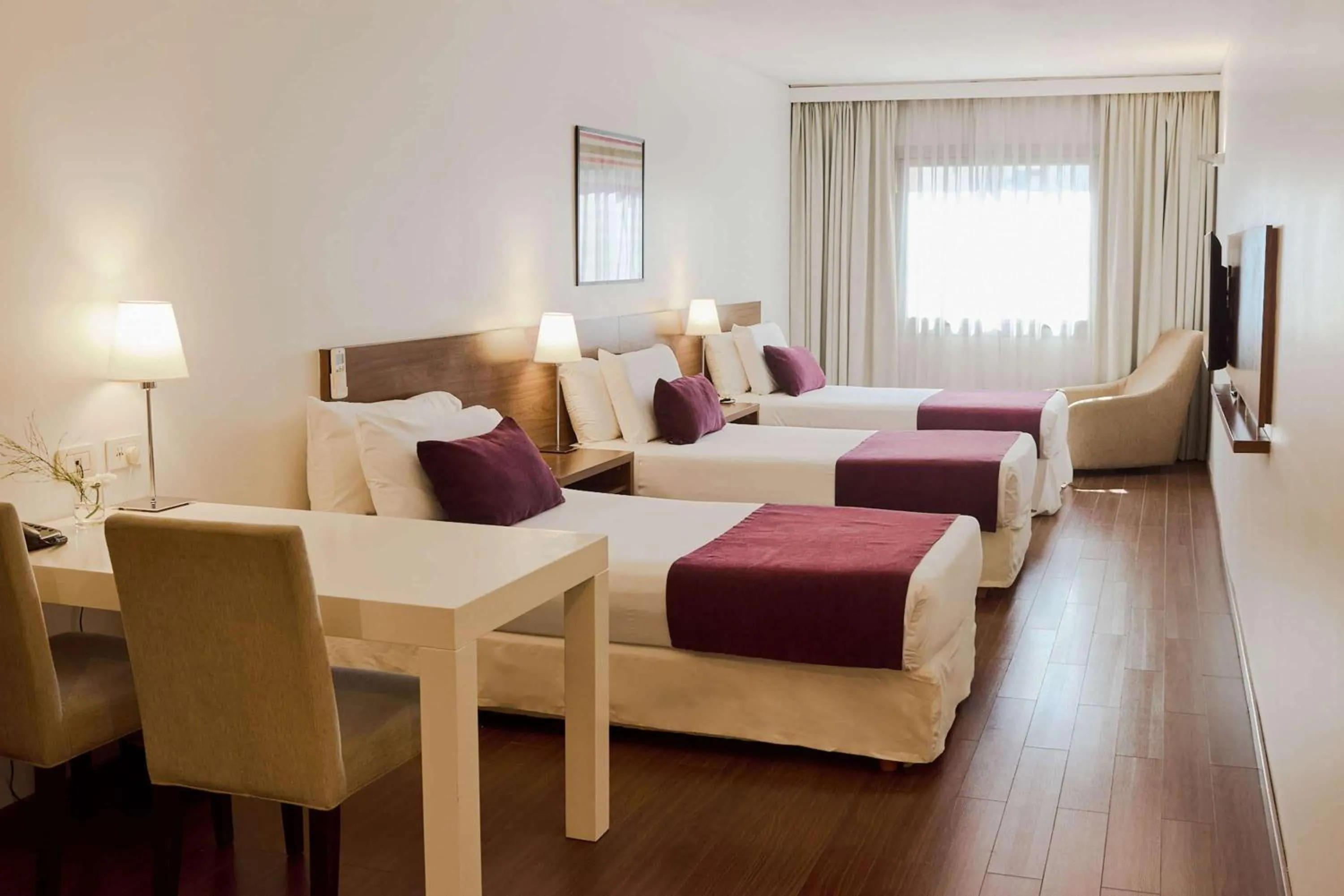 Photo of the whole room, Bed in Dazzler by Wyndham Buenos Aires Maipu