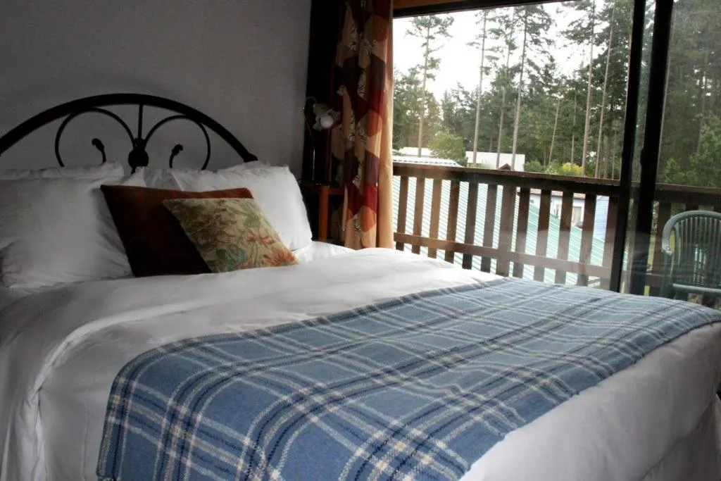 Bed in The Surf Lodge and Pub