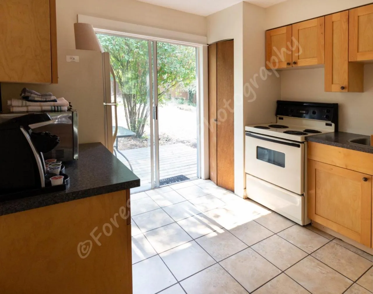 Kitchen or kitchenette in The Surf Lodge and Pub