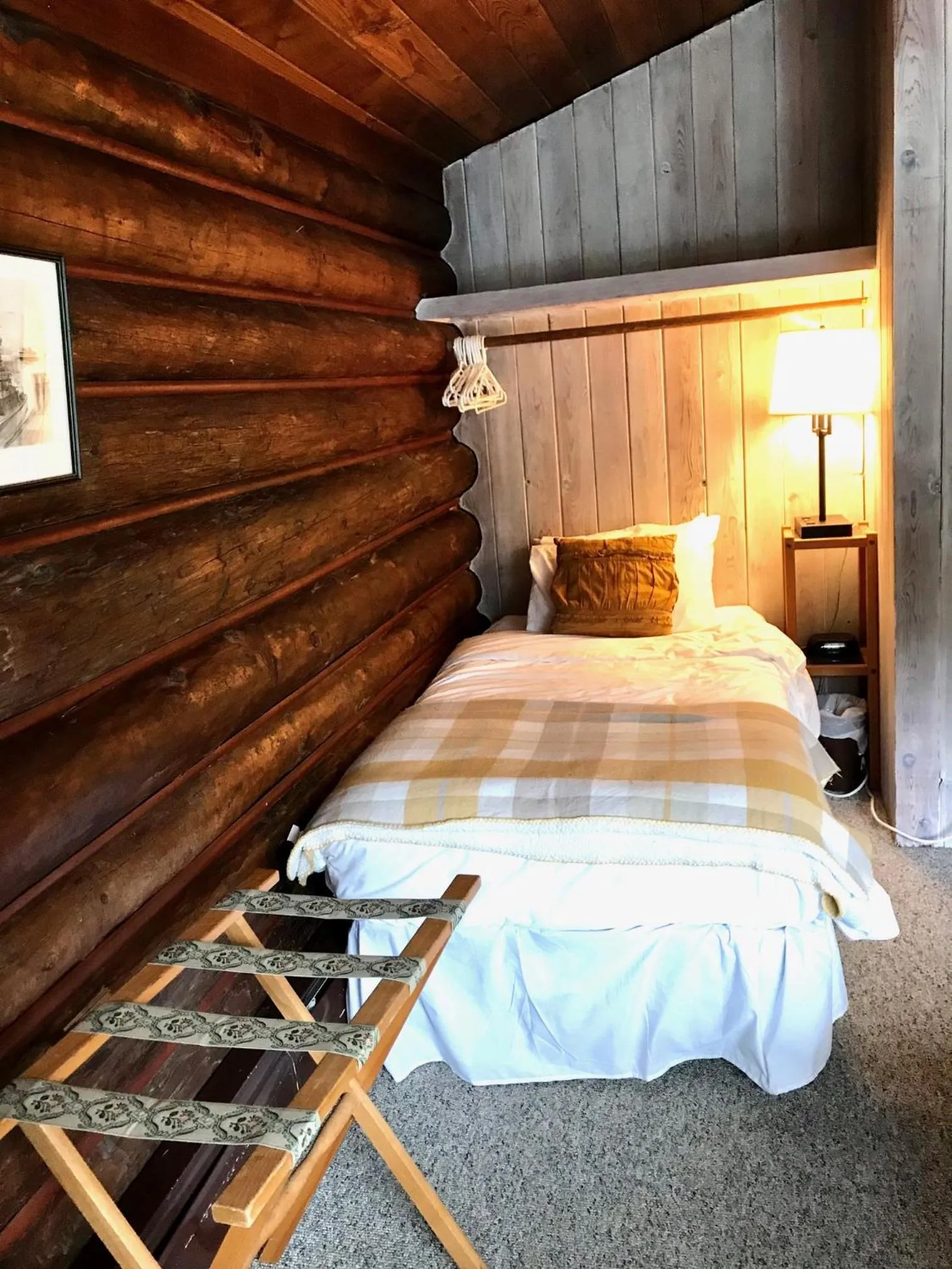 Bed in The Surf Lodge and Pub