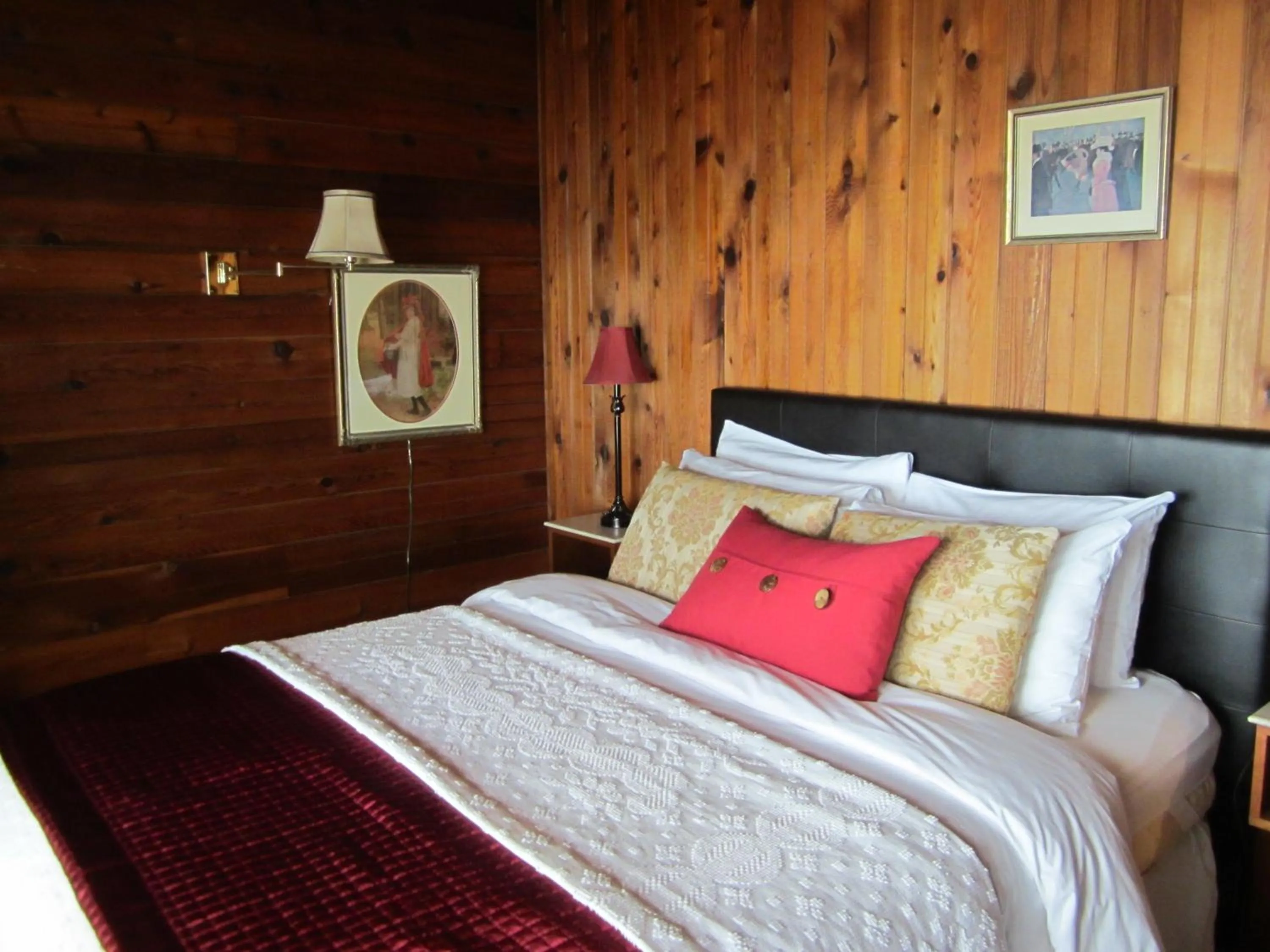 Bed in The Surf Lodge and Pub