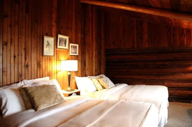 Photo of the whole room, Bed in The Surf Lodge and Pub