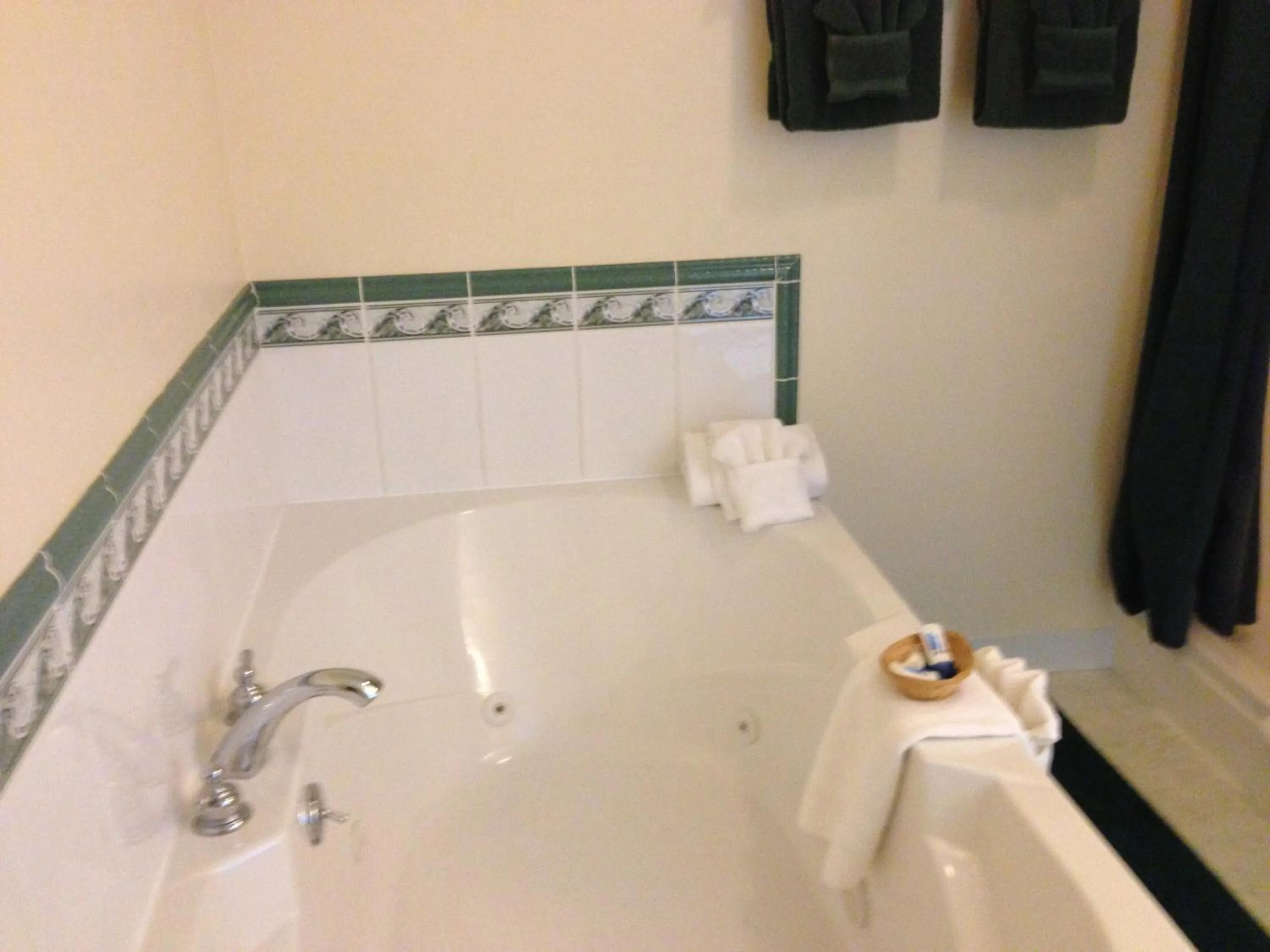 Hot Tub in The Falls Motel