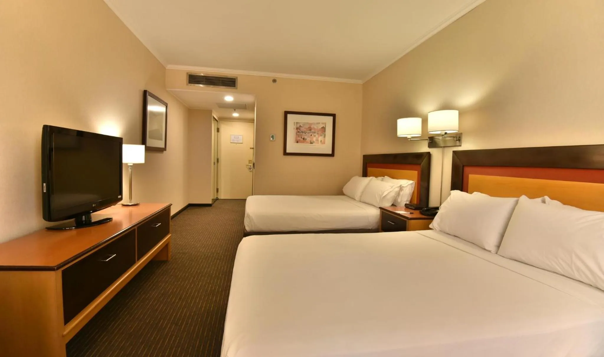 Photo of the whole room, Bed in Holiday Inn Express Puerto Madero by IHG