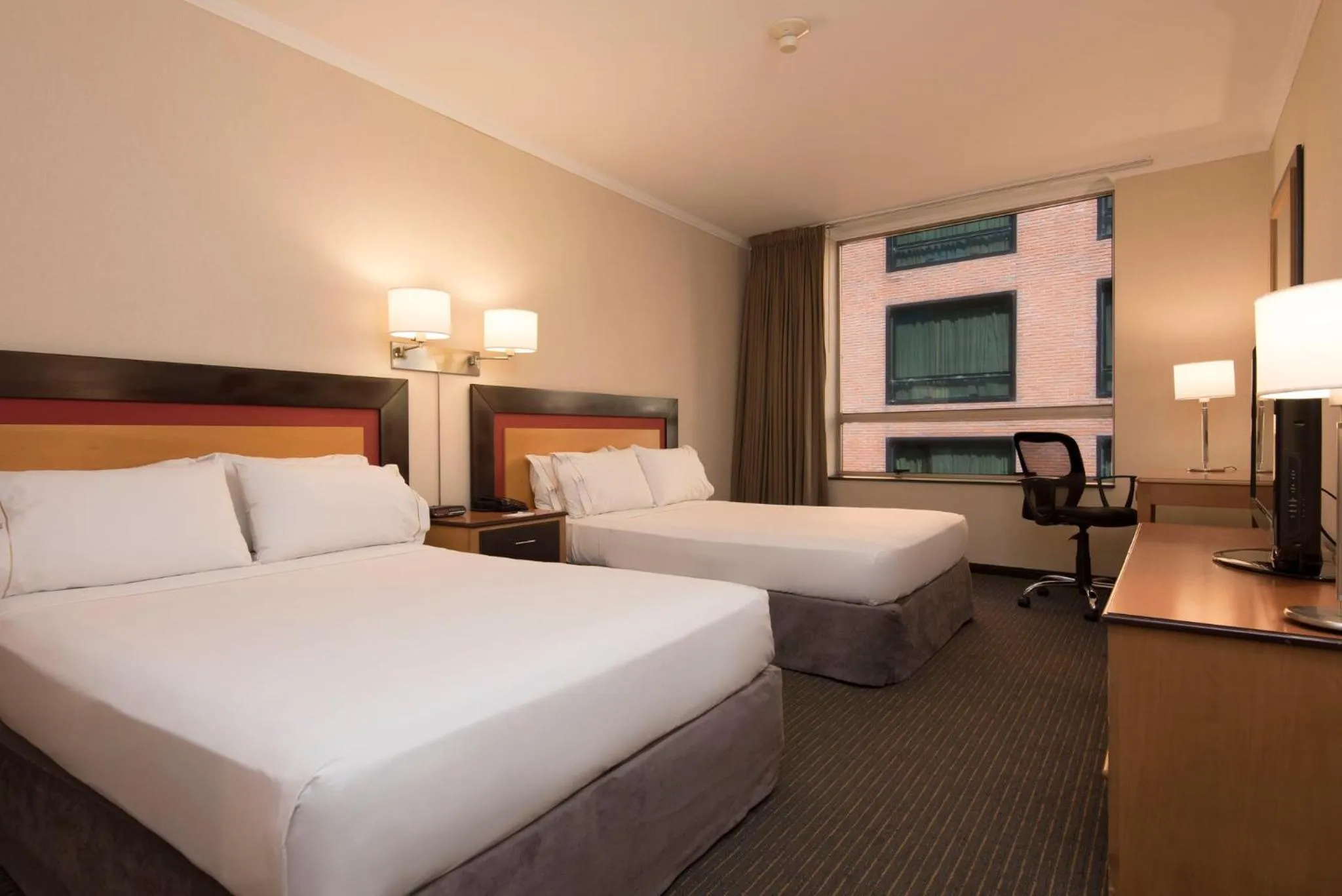 Photo of the whole room, Bed in Holiday Inn Express Puerto Madero by IHG