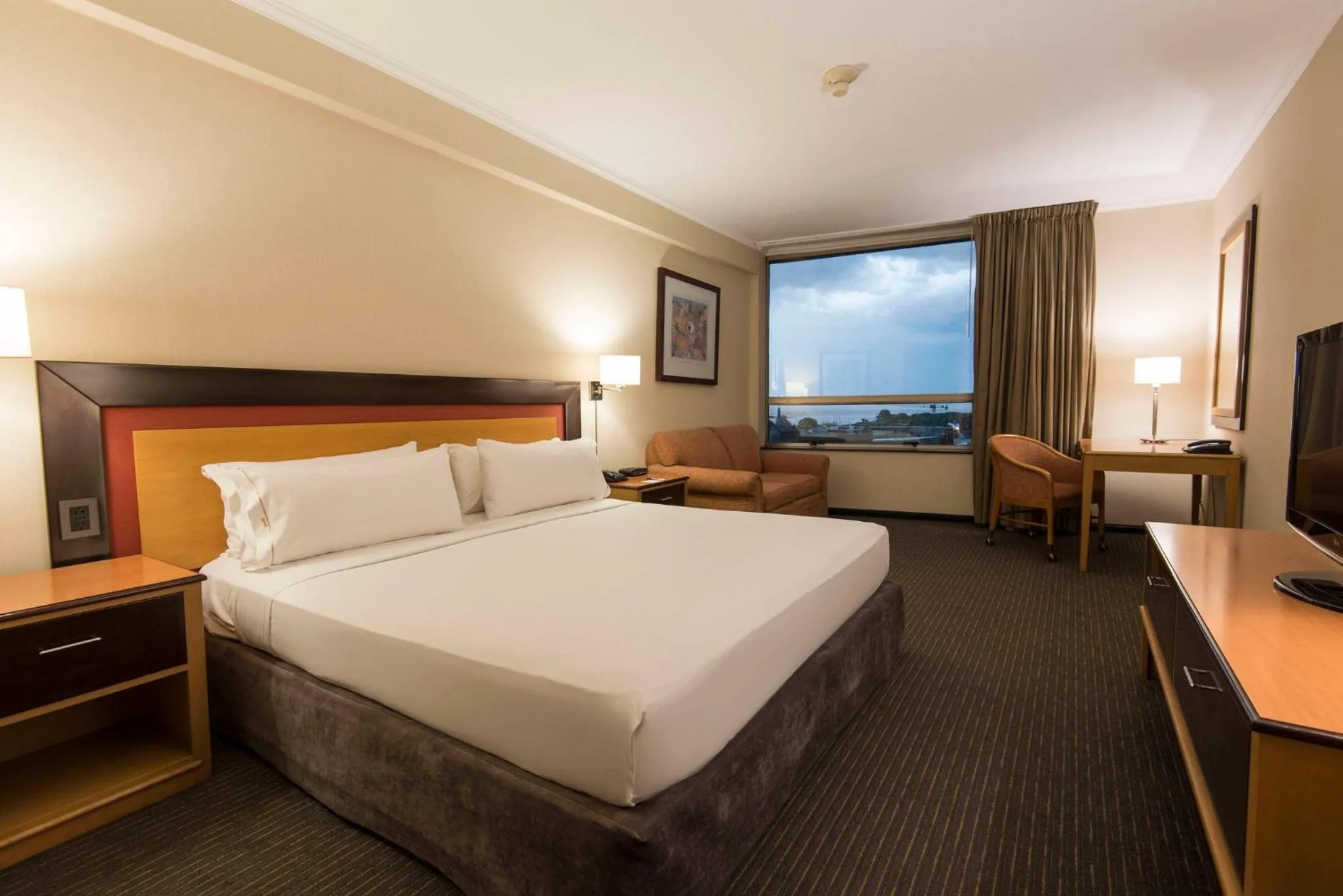 Photo of the whole room, Bed in Holiday Inn Express Puerto Madero by IHG
