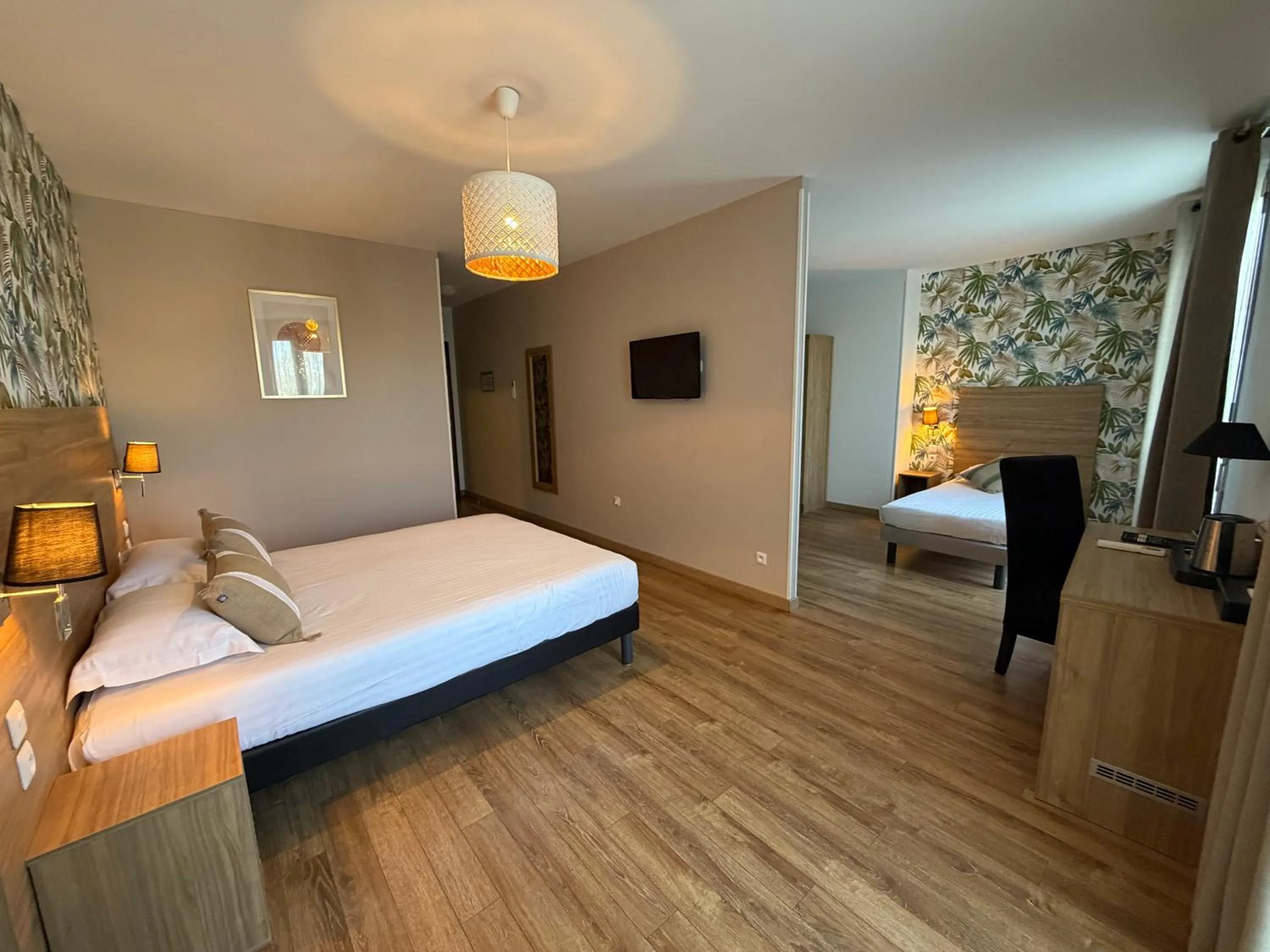 Bed in The Originals Boutique, Le Grand Hôtel Molière, Pézenas