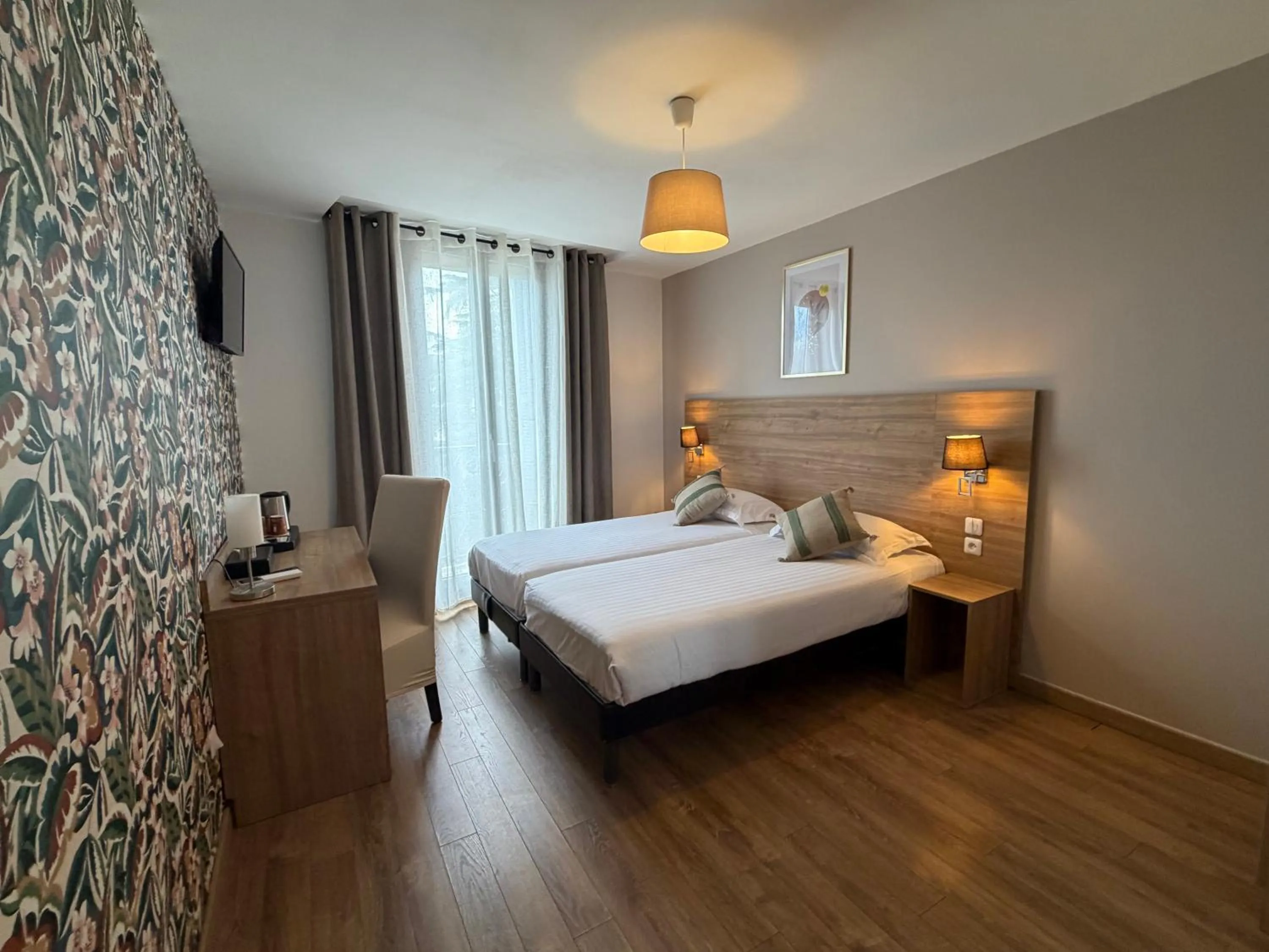 Bed in The Originals Boutique, Le Grand Hôtel Molière, Pézenas