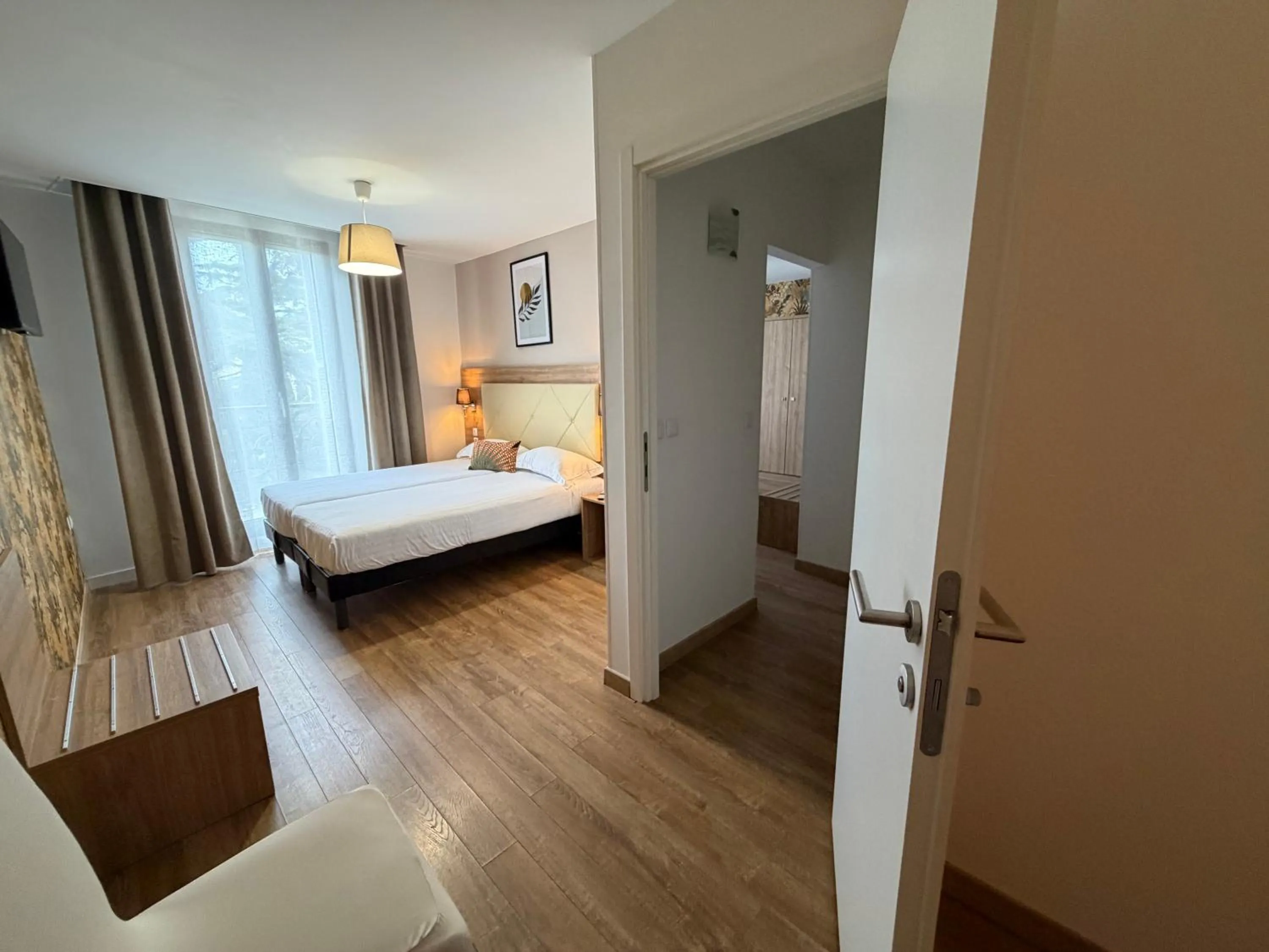 Bed in The Originals Boutique, Le Grand Hôtel Molière, Pézenas