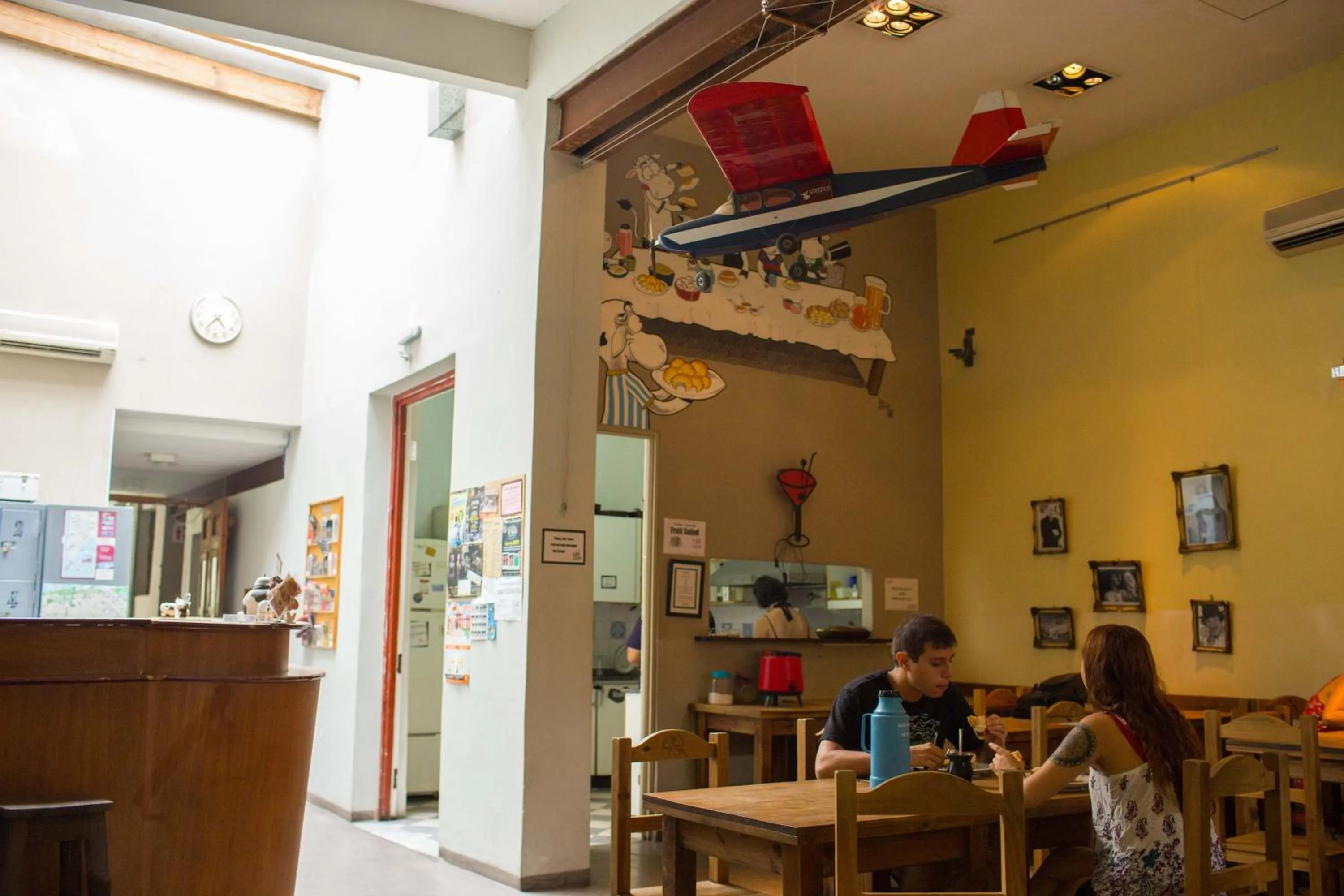 Communal lounge/ TV room in Sabatico Travelers Hostel & Guesthouse