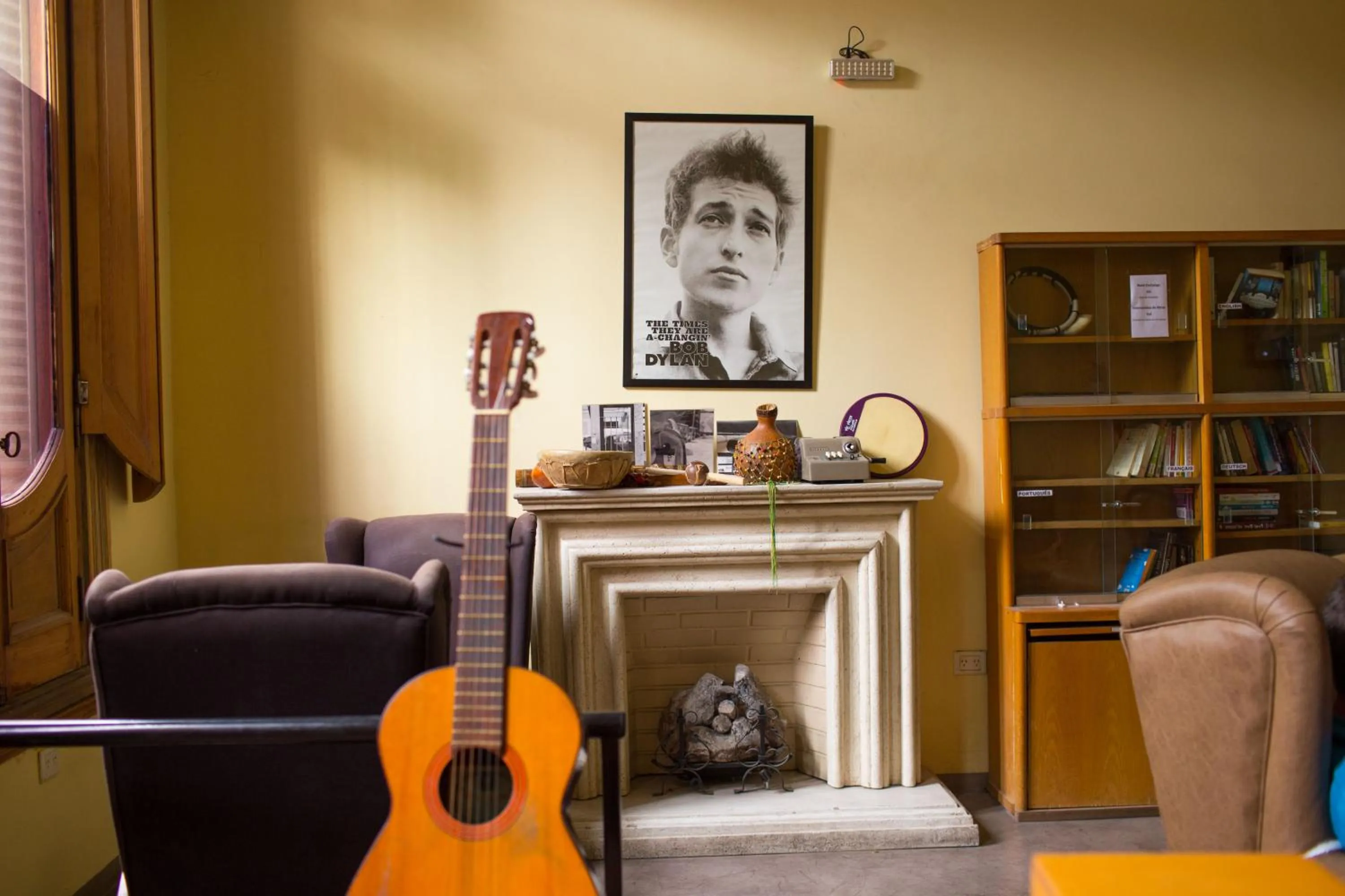 Library in Sabatico Travelers Hostel & Guesthouse