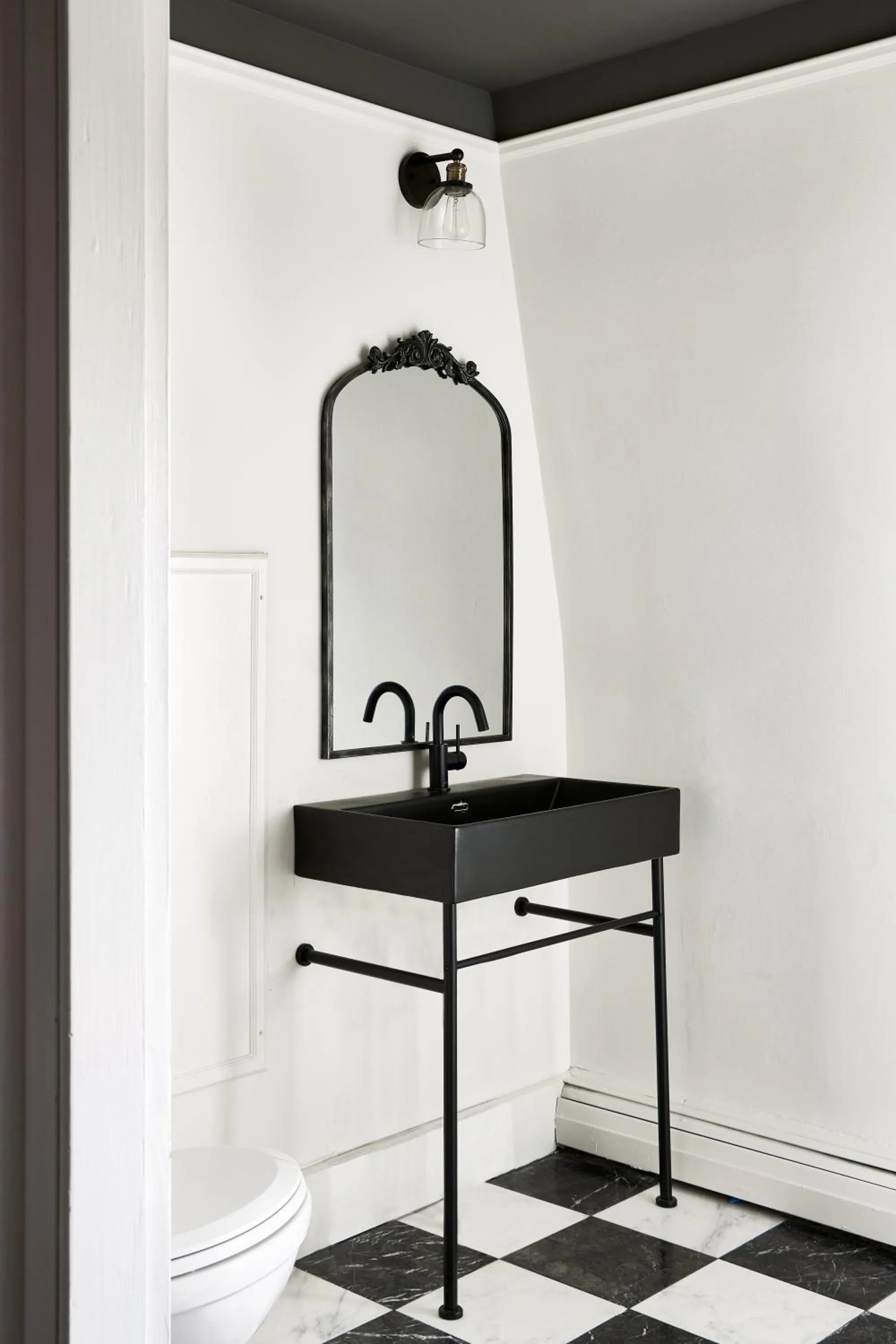 Bathroom in Blind Tiger Portland - Carleton Street Guest House