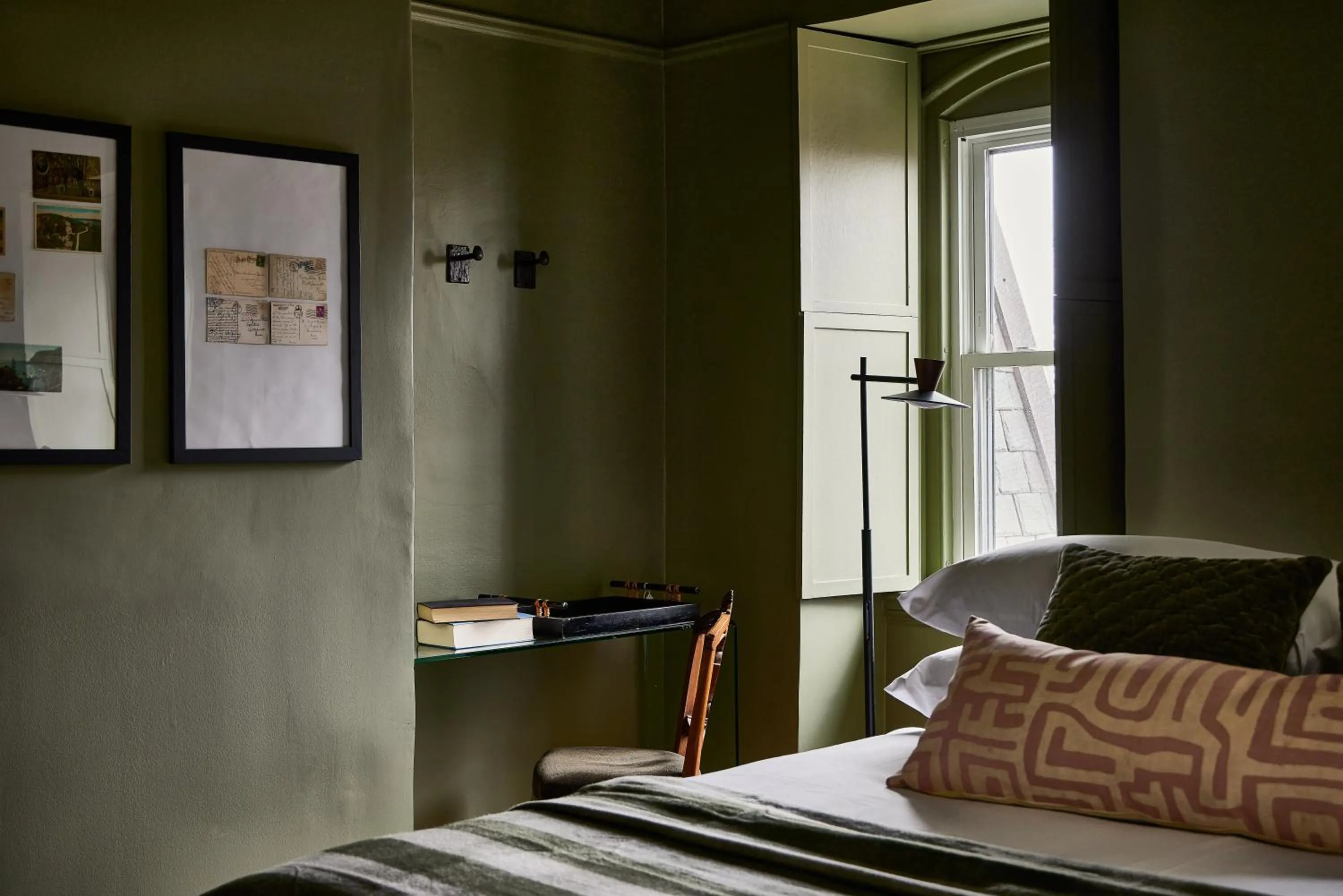 Bed in Blind Tiger Portland - Carleton Street Guest House