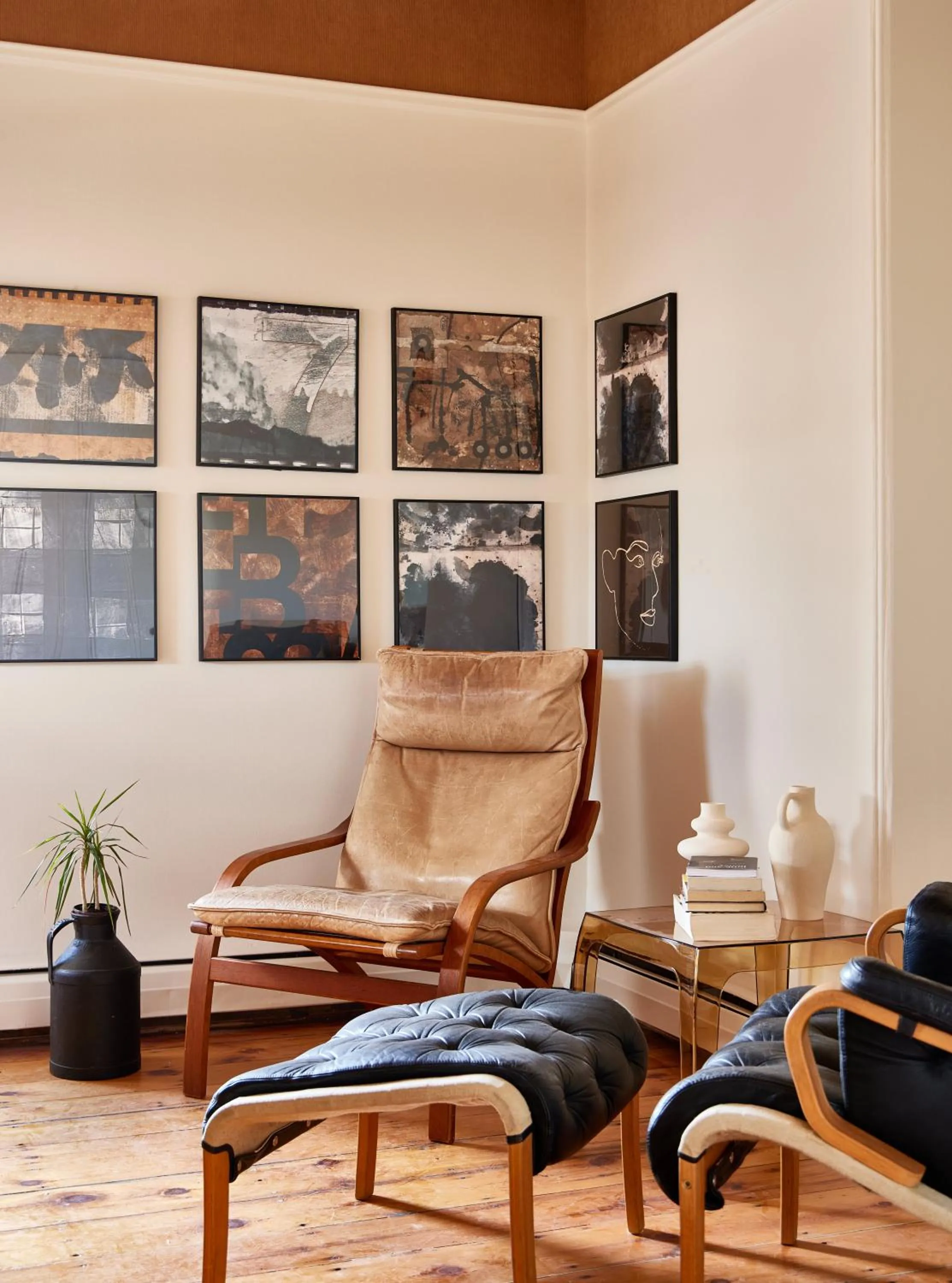 Seating area in Blind Tiger Portland - Carleton Street Guest House