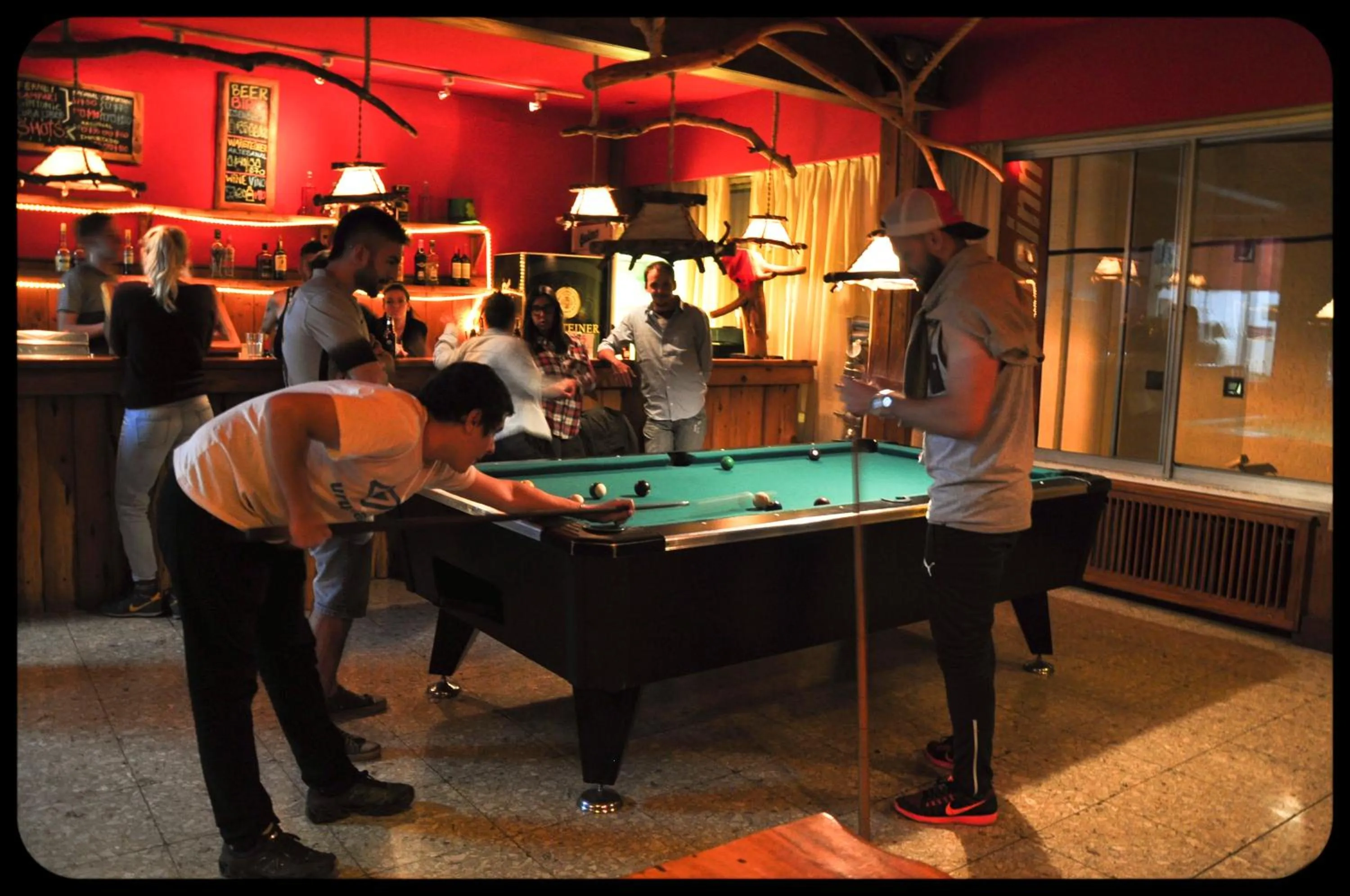 Lounge or bar in Marcopolo Inn Hostel Bariloche