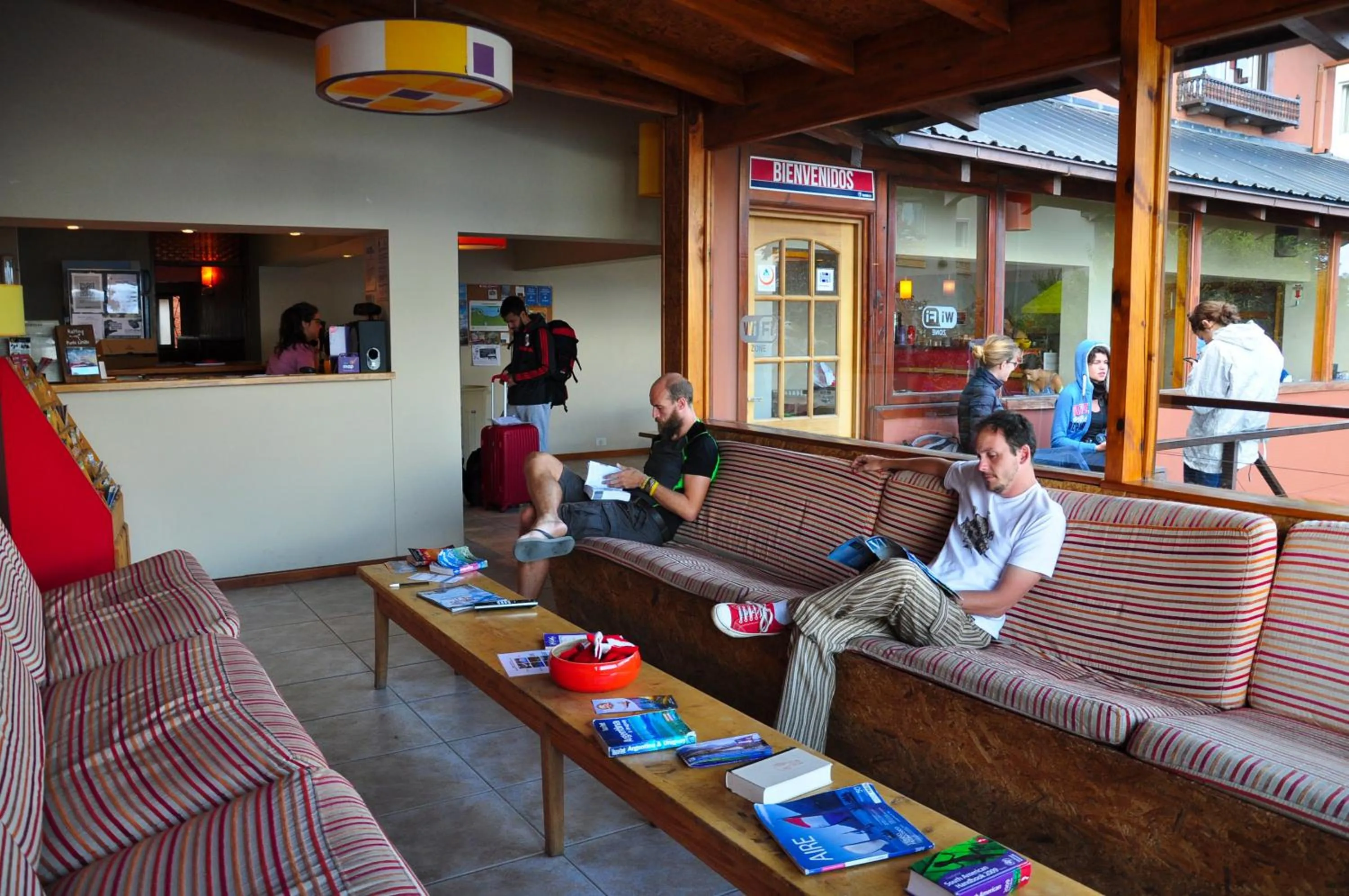 Lobby or reception in Hostel Inn Bariloche
