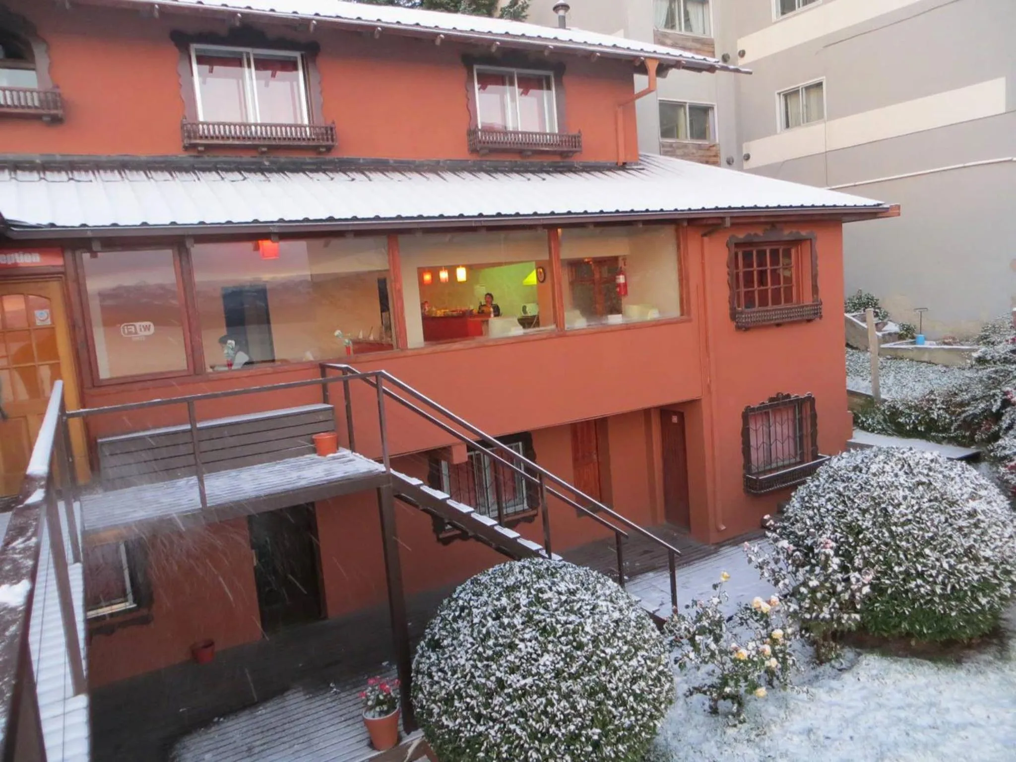 Facade/entrance in Hostel Inn Bariloche