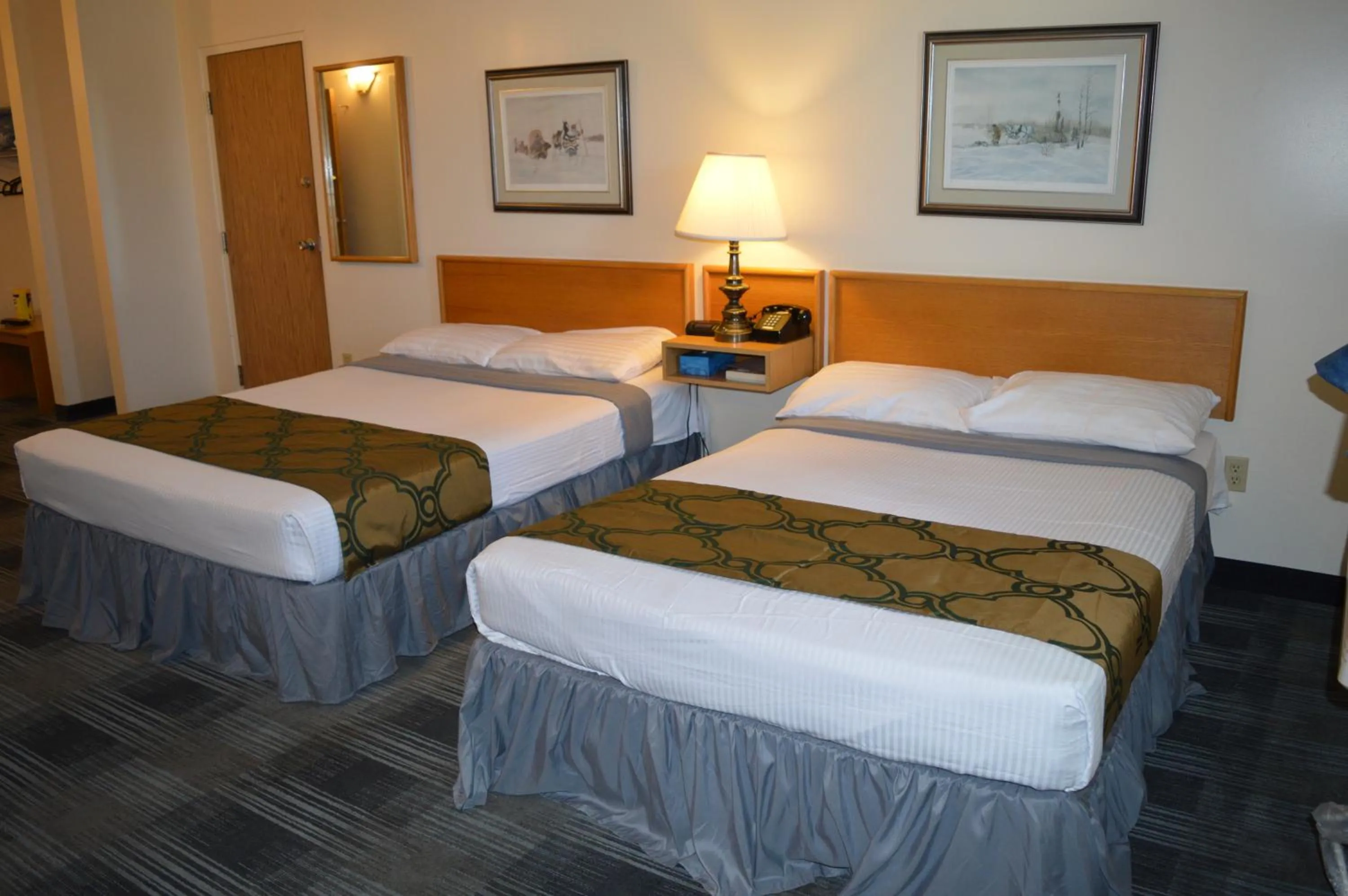 Bed in Agassiz Hotel and Restaurant - Under New Management