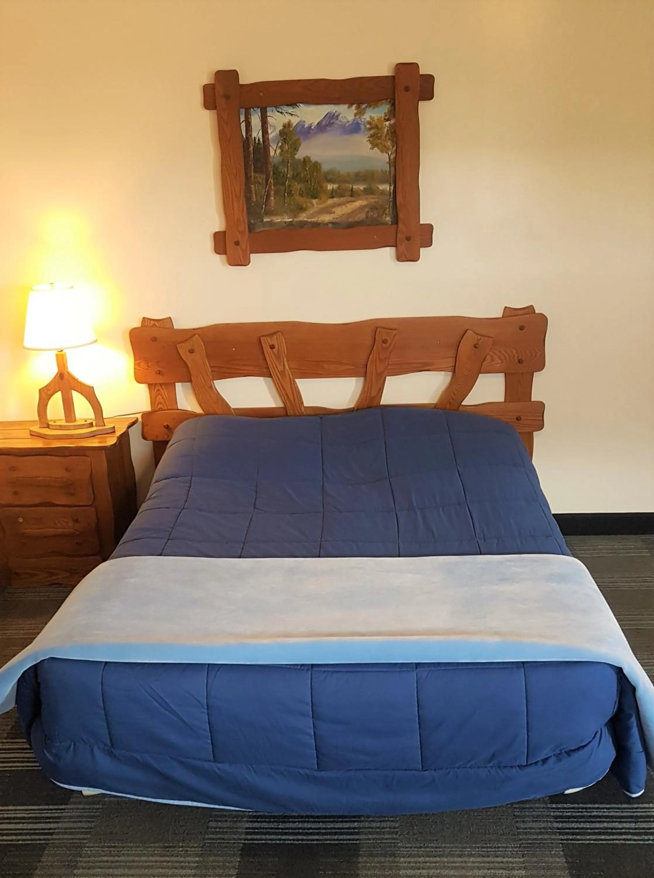 Bed in Agassiz Hotel and Restaurant - Under New Management