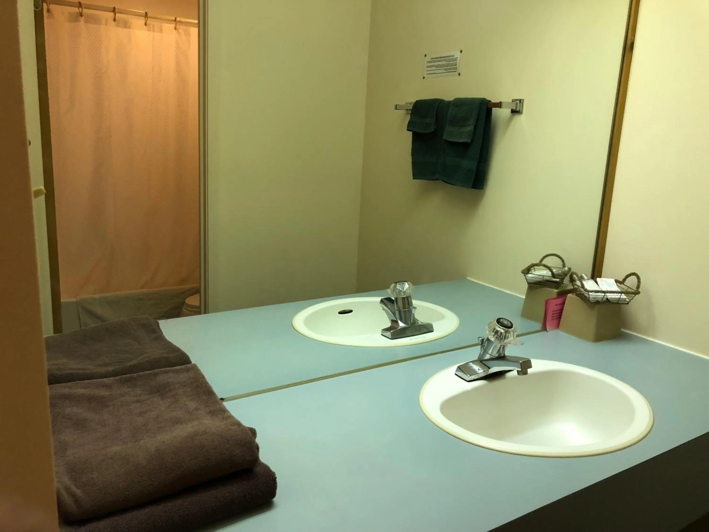 Agassiz Hotel and Restaurant - Under New Management