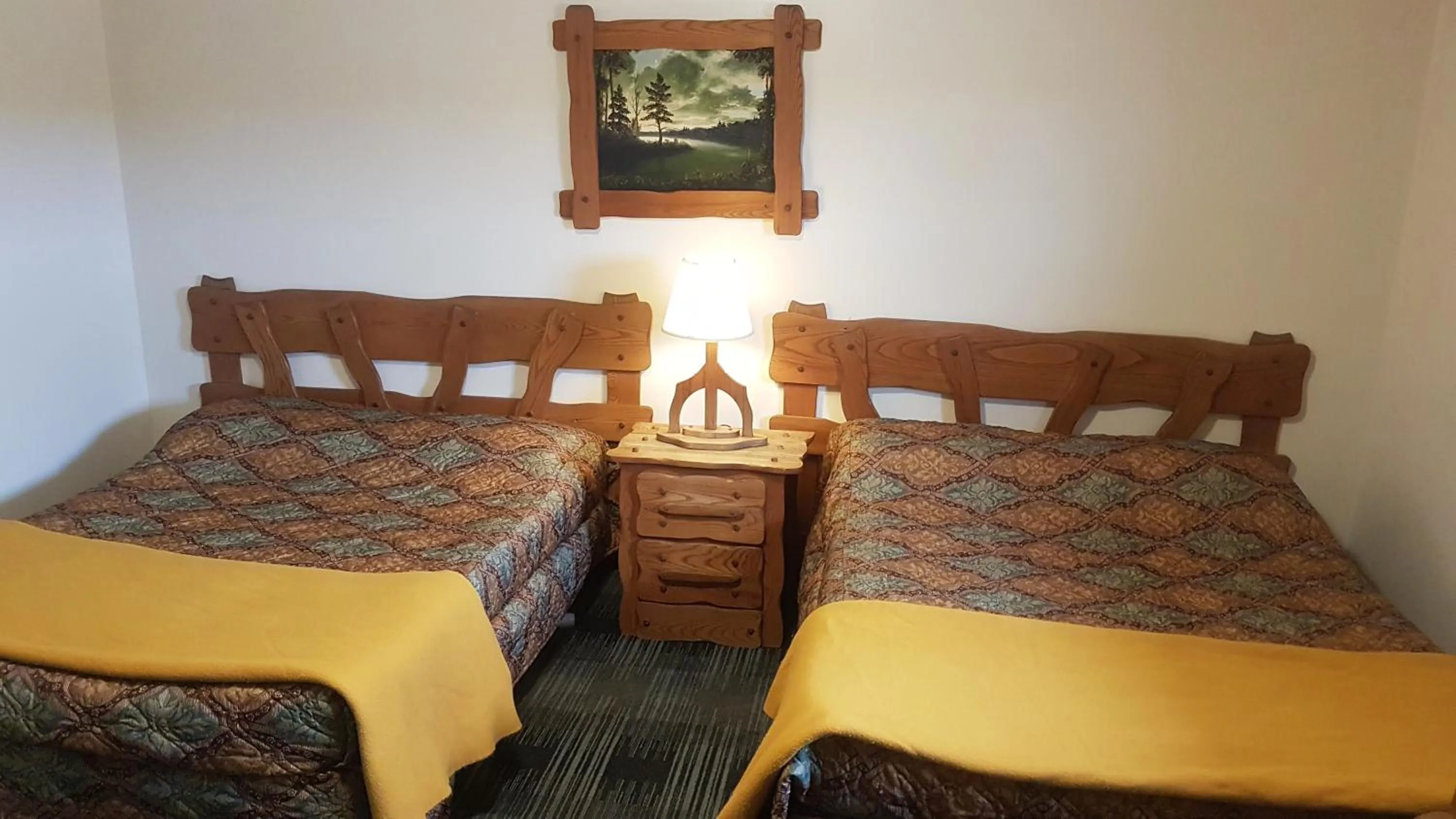 Bed in Agassiz Hotel and Restaurant - Under New Management