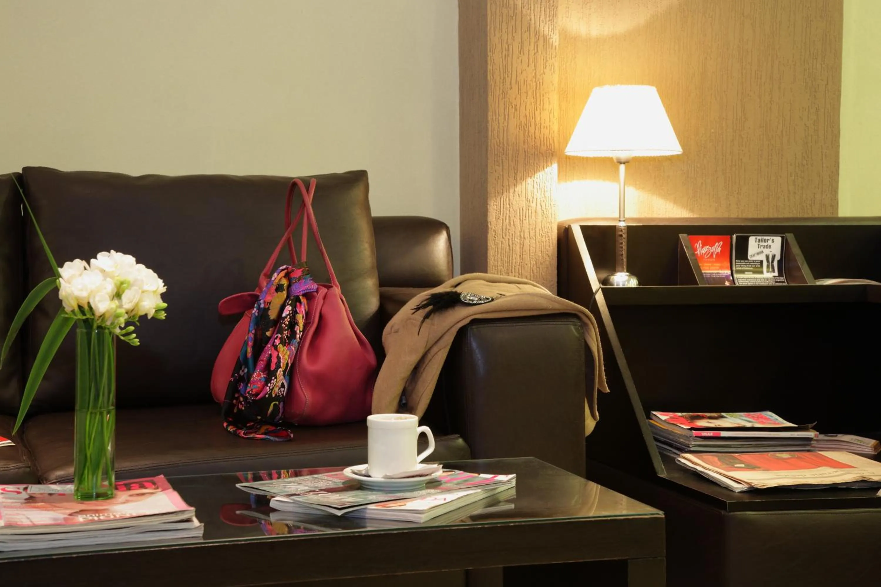 Communal lounge/ TV room in Viasui Hotel