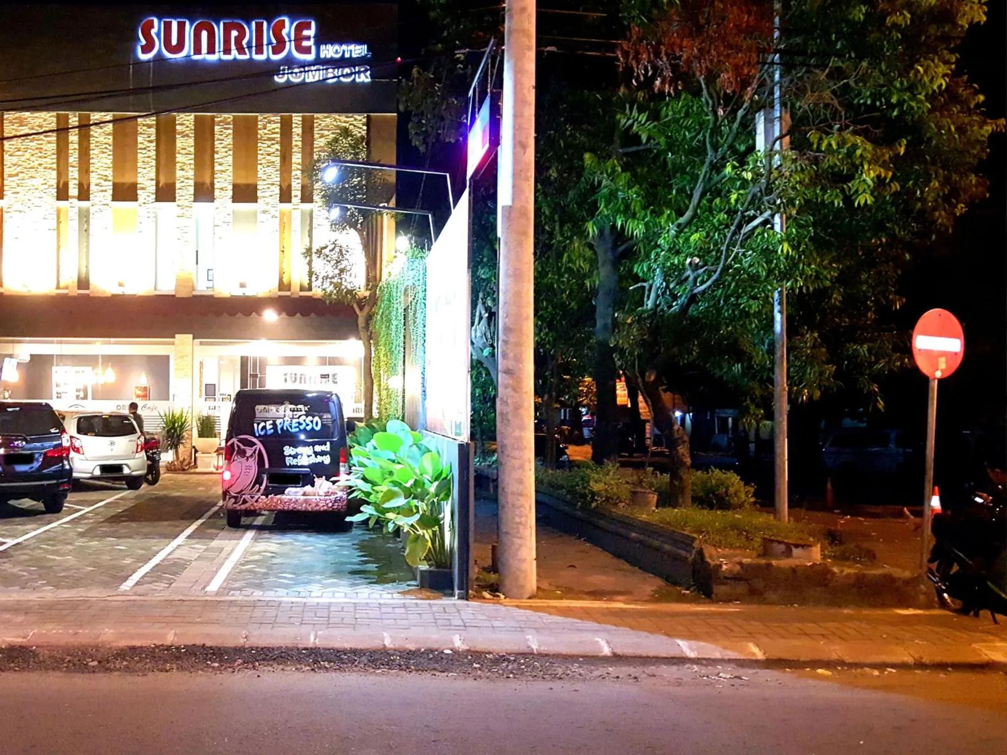 Facade/entrance in Sunrise Hotel Jombor Jogja