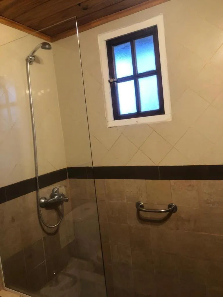 Shower in Solares Del Sur