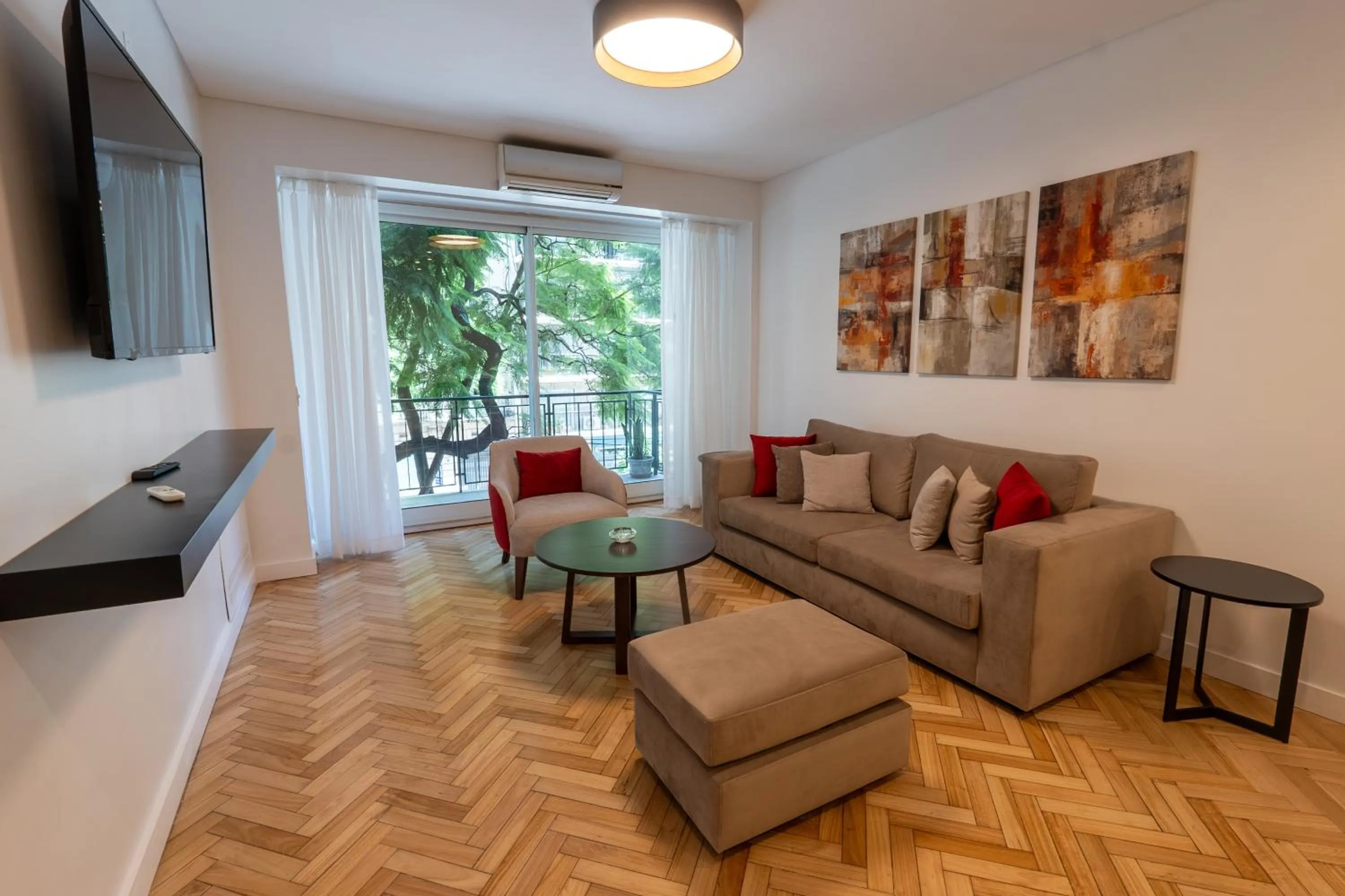 TV and multimedia in Aparthotel Trianon Recoleta