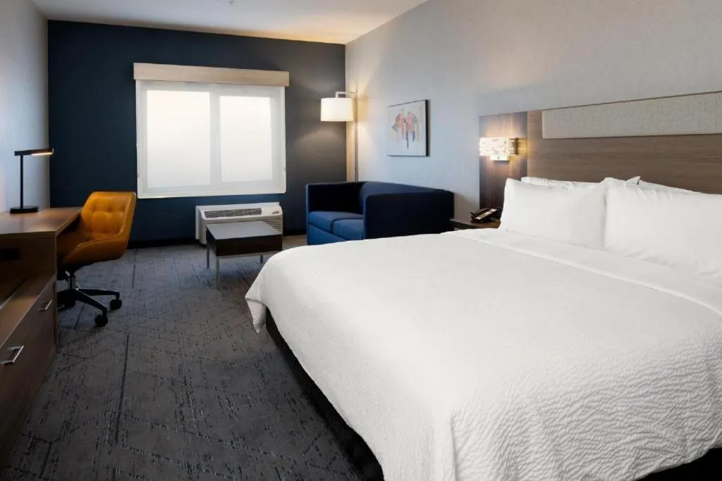 Bed in Holiday Inn Express & Suites Albany Airport Area - Latham by IHG