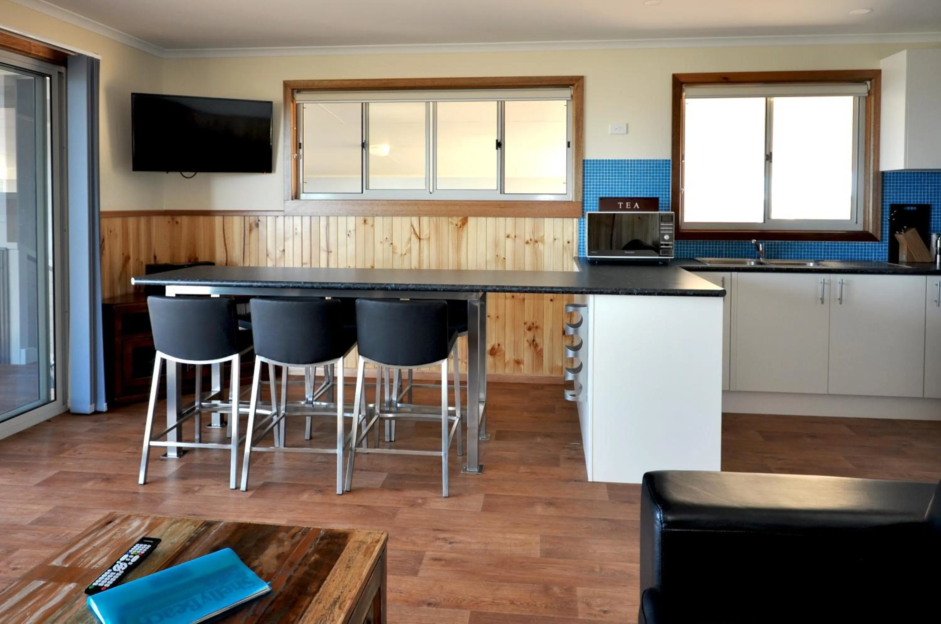 Kitchen or kitchenette in Ceduna Shelly Beach Caravan Park